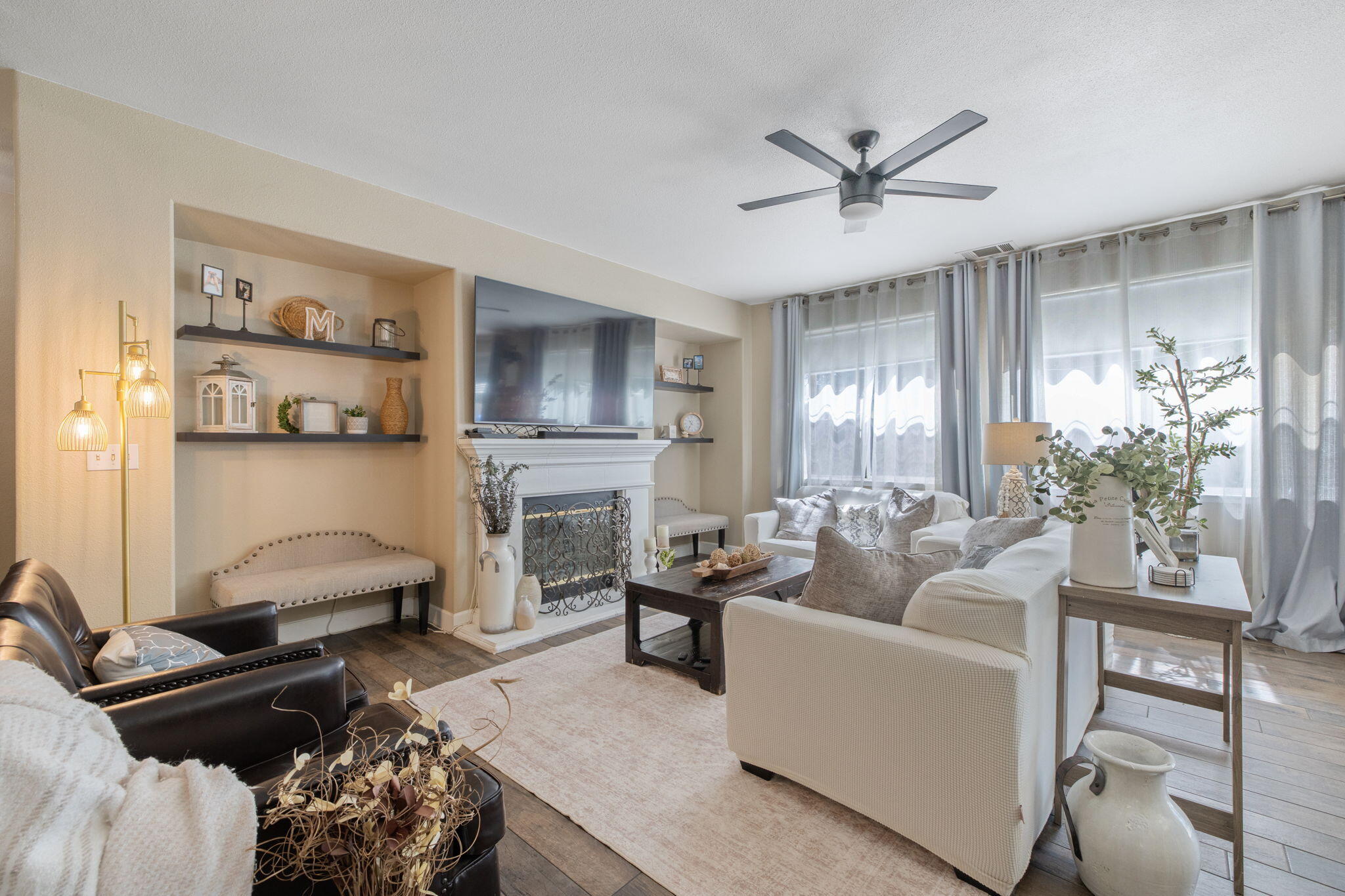 3136 S Peppertree Ct, Visalia, CA 93277