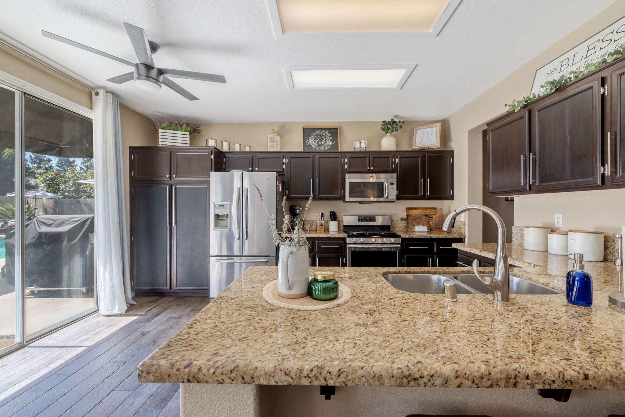 3136 S Peppertree Ct, Visalia, CA 93277