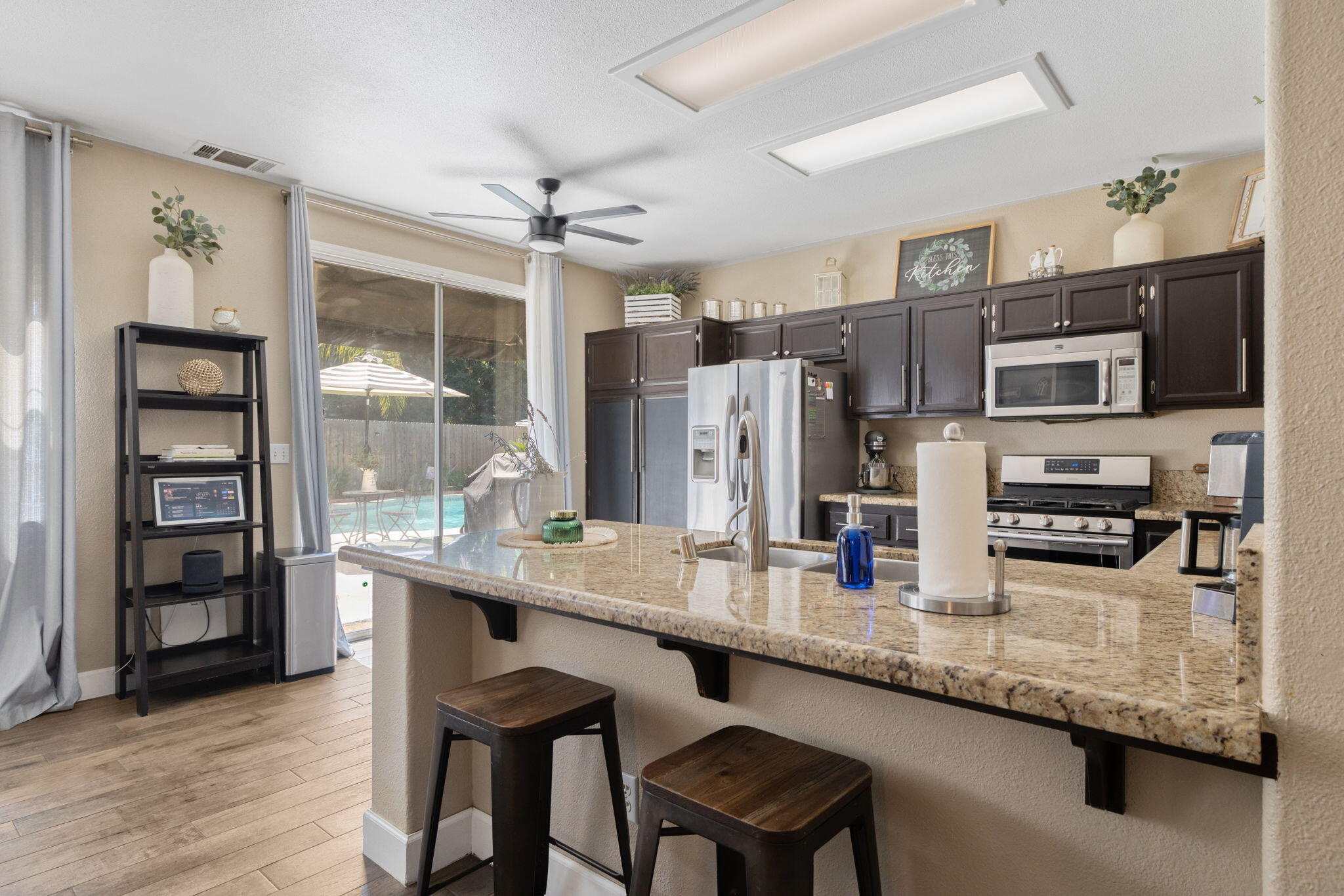 3136 S Peppertree Ct, Visalia, CA 93277