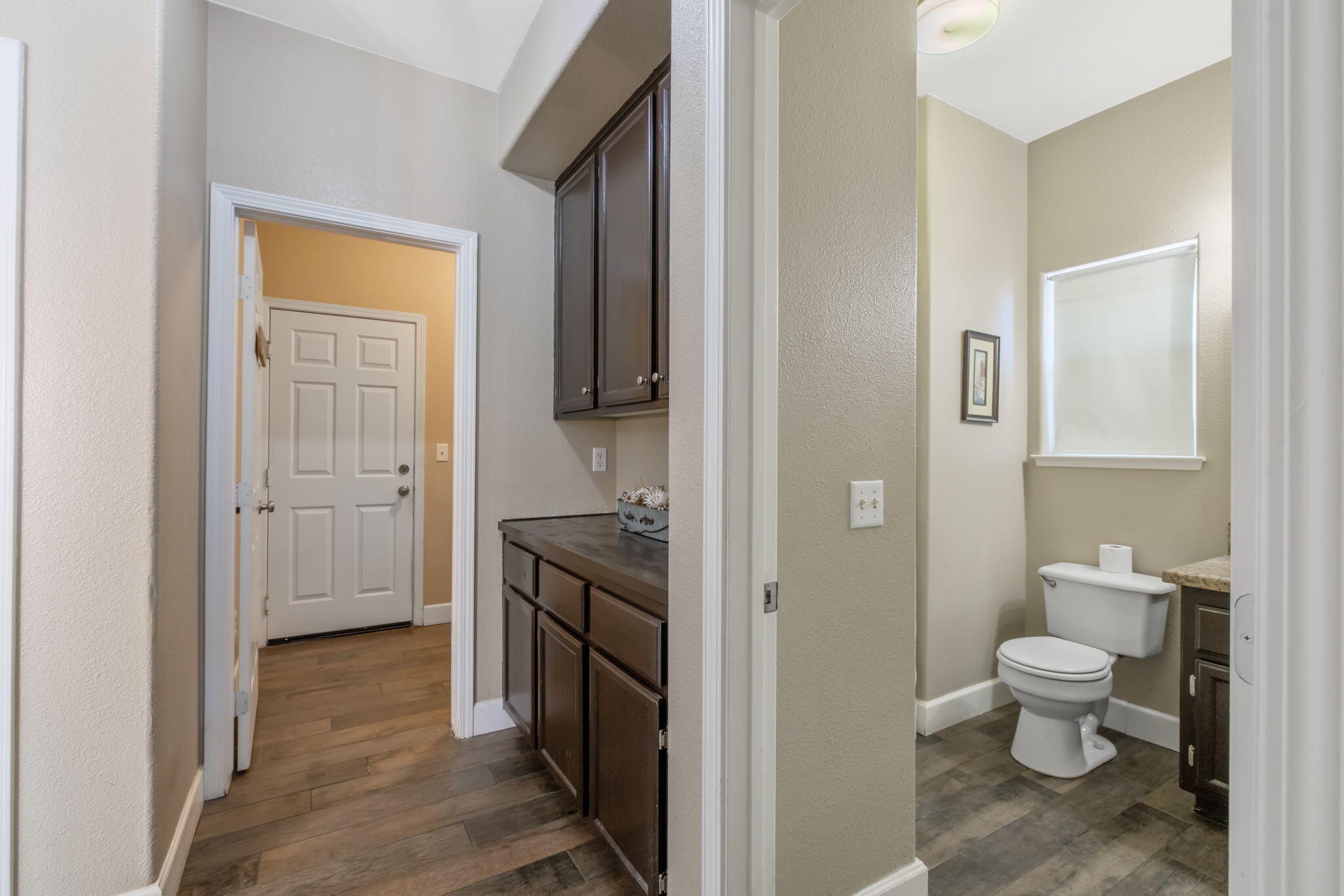 3136 S Peppertree Ct, Visalia, CA 93277