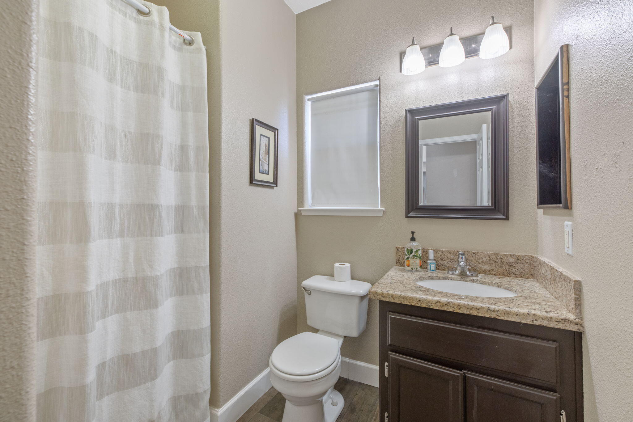 3136 S Peppertree Ct, Visalia, CA 93277
