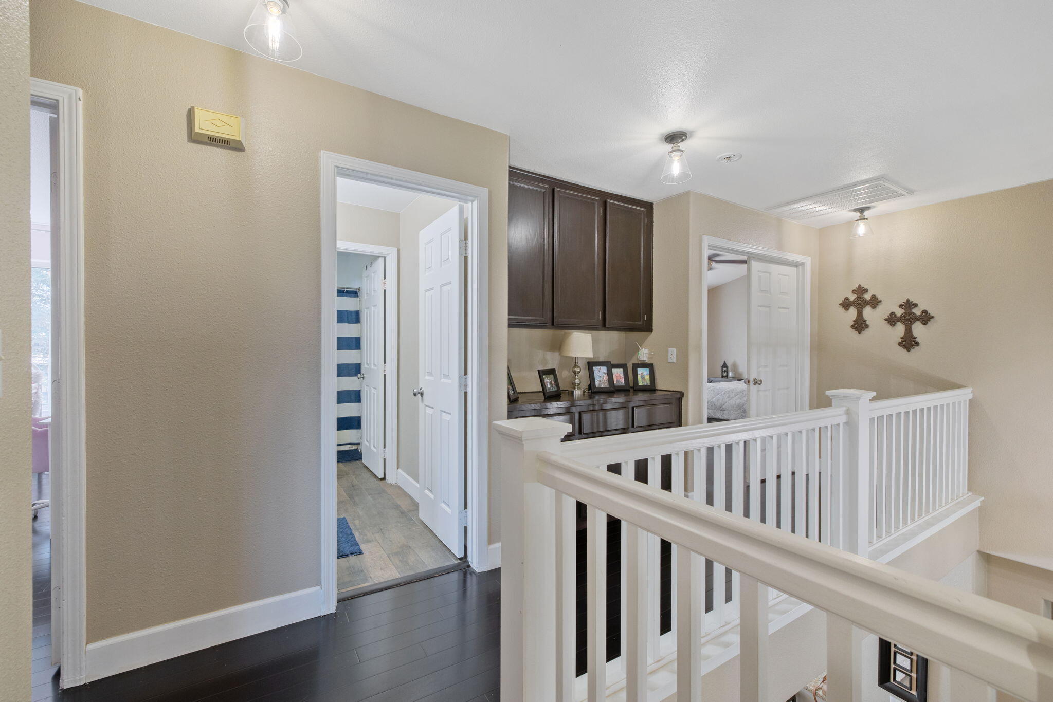 3136 S Peppertree Ct, Visalia, CA 93277