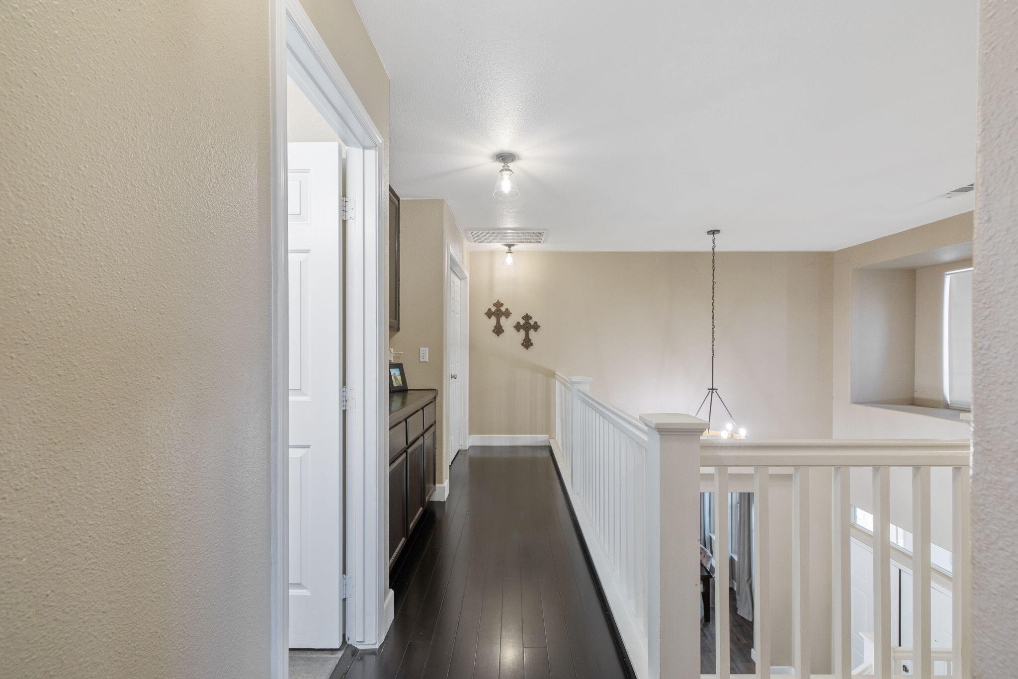 3136 S Peppertree Ct, Visalia, CA 93277