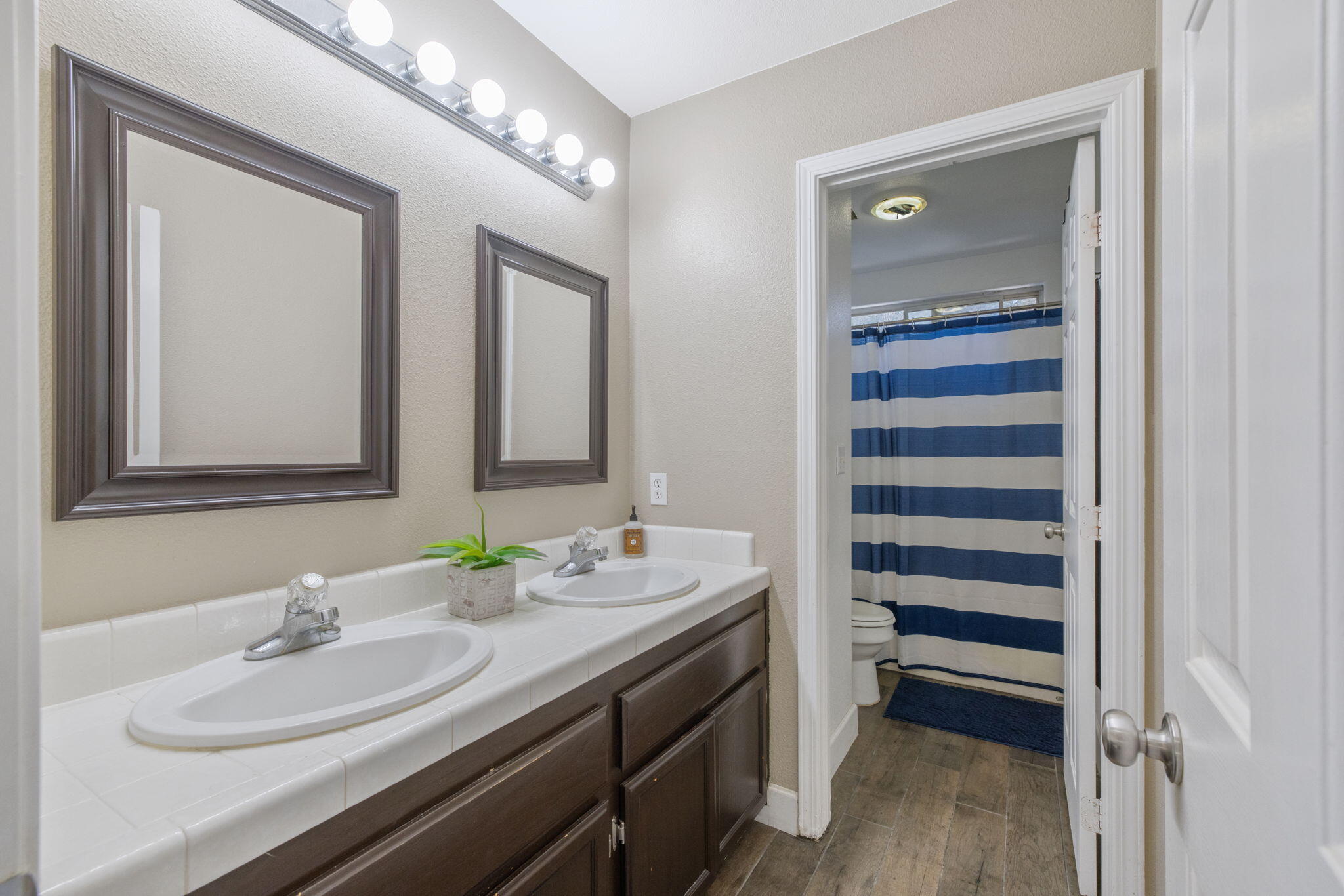 3136 S Peppertree Ct, Visalia, CA 93277