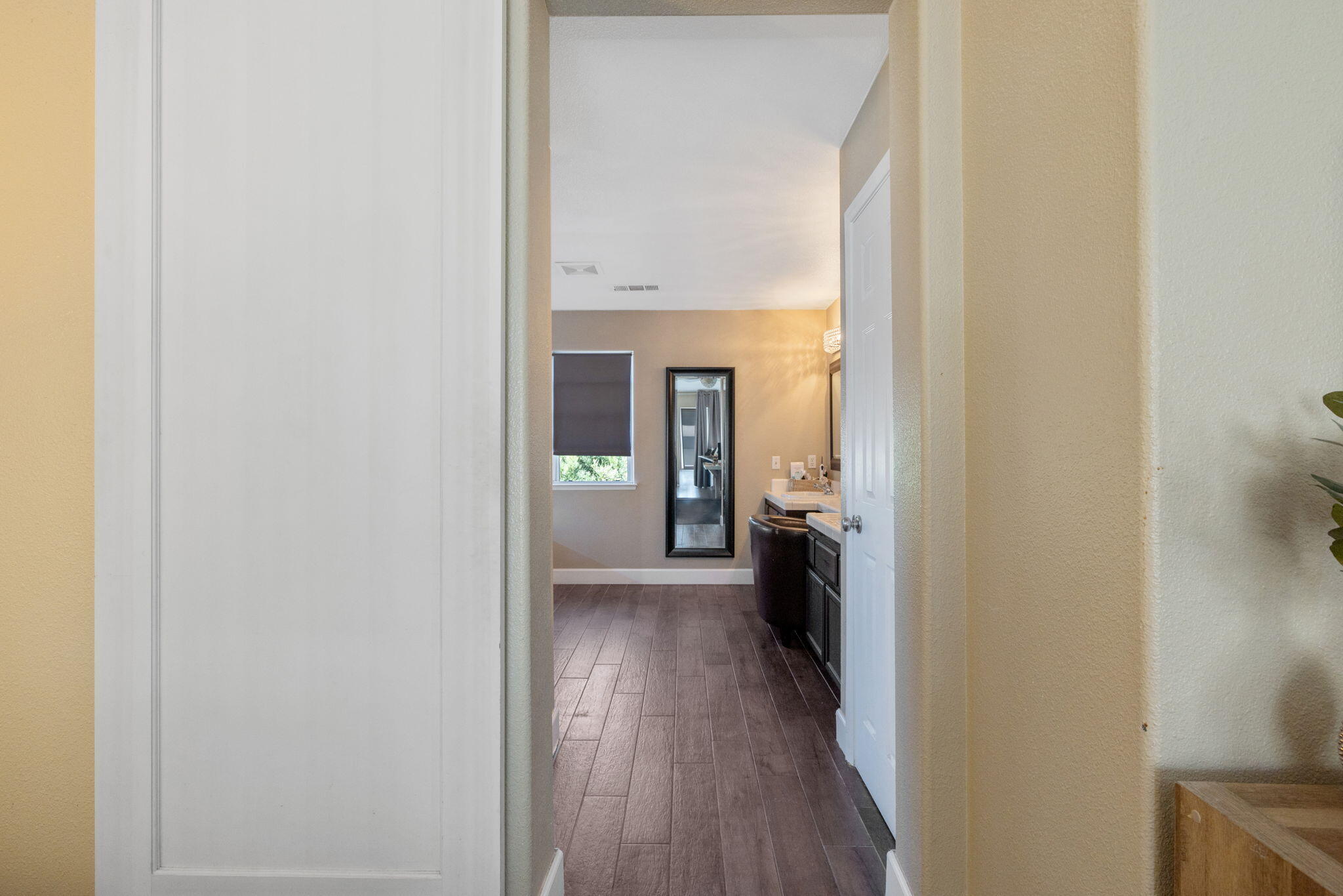 3136 S Peppertree Ct, Visalia, CA 93277