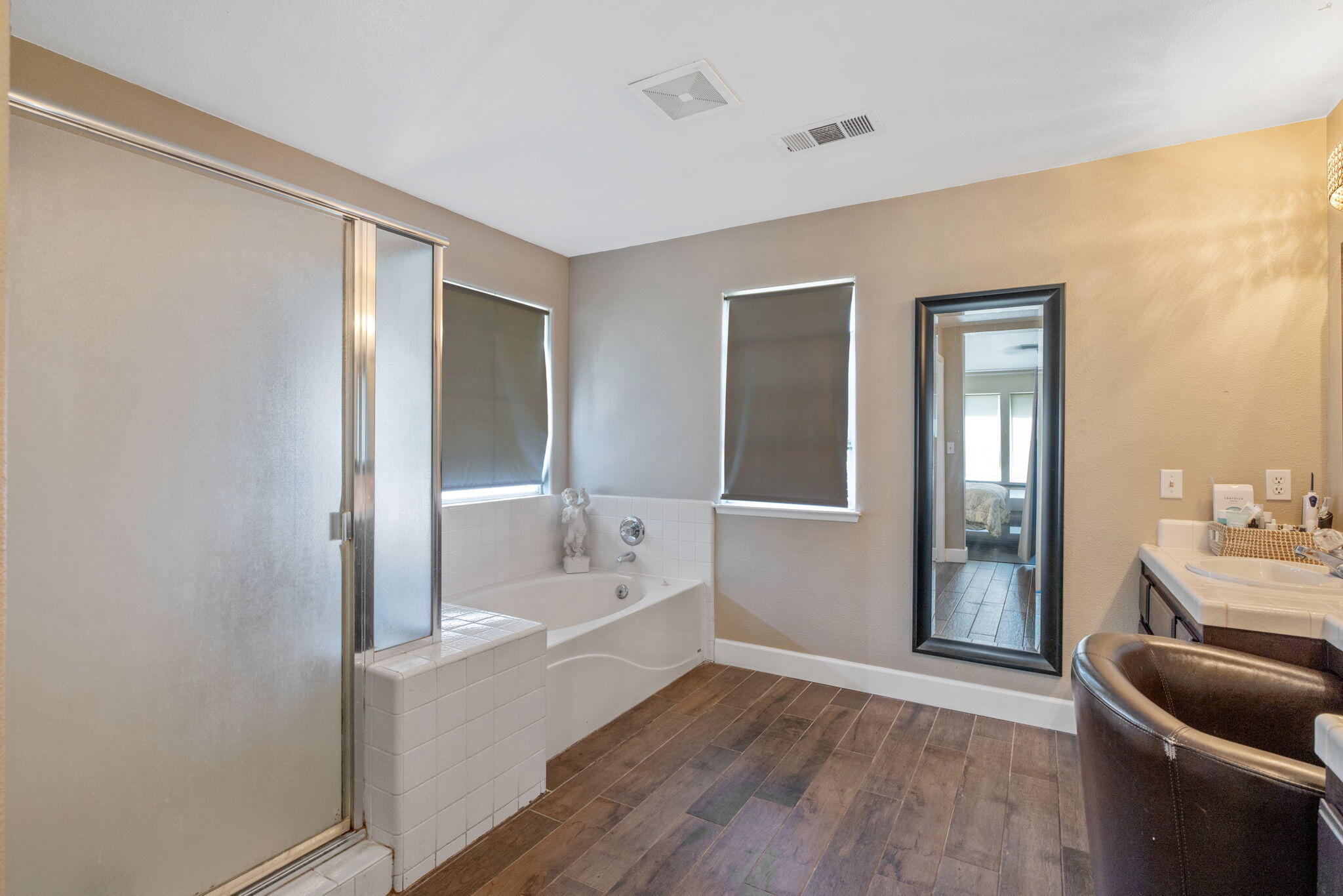 3136 S Peppertree Ct, Visalia, CA 93277