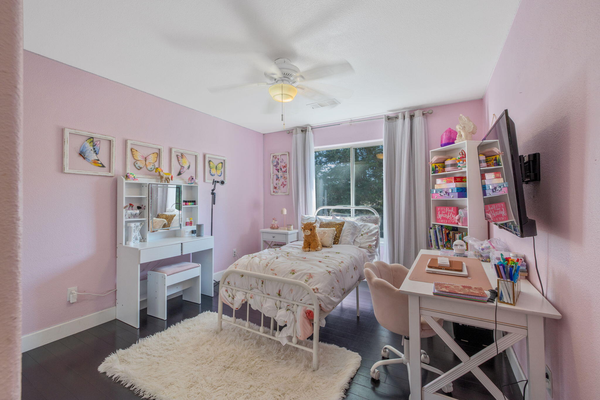 3136 S Peppertree Ct, Visalia, CA 93277