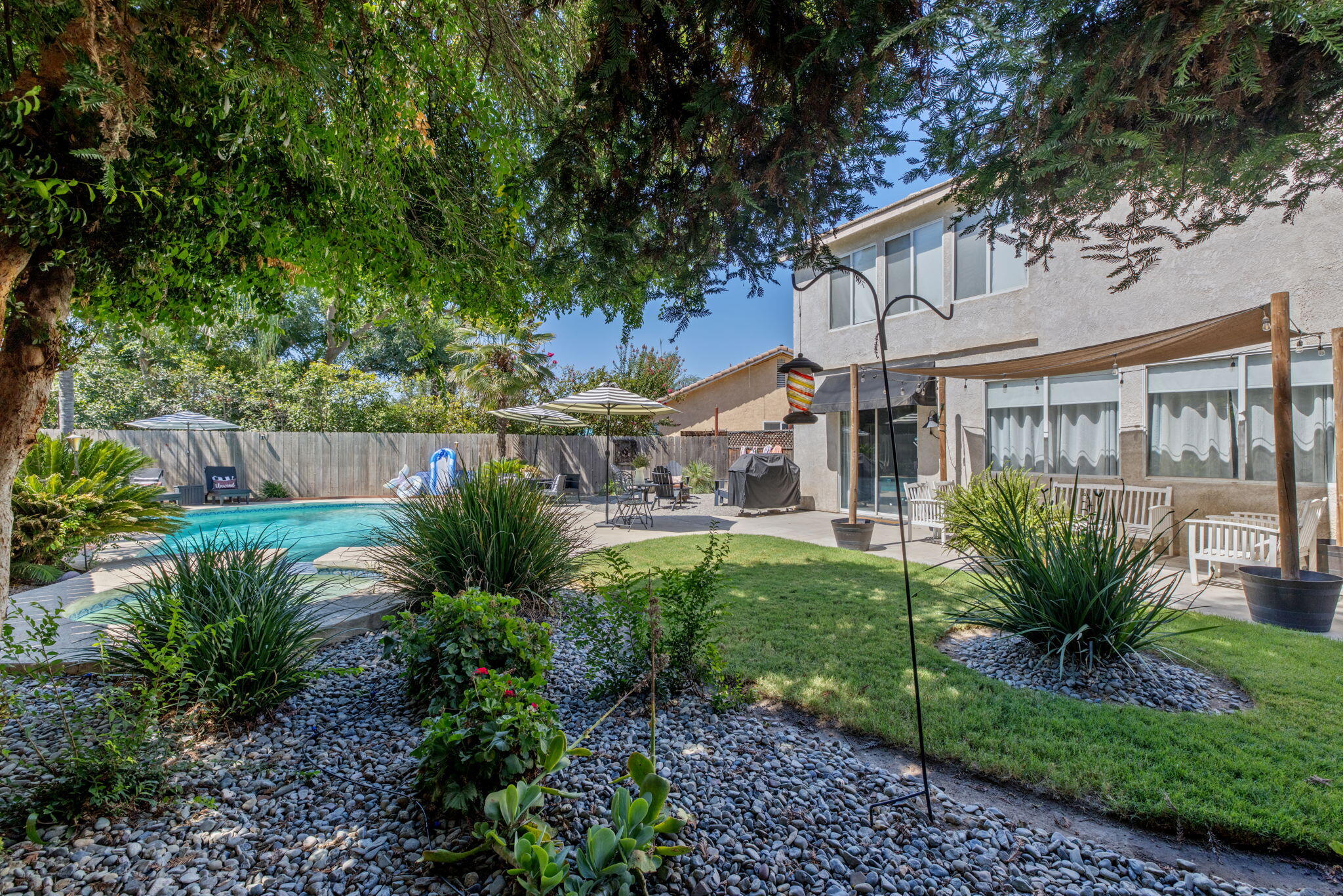 3136 S Peppertree Ct, Visalia, CA 93277
