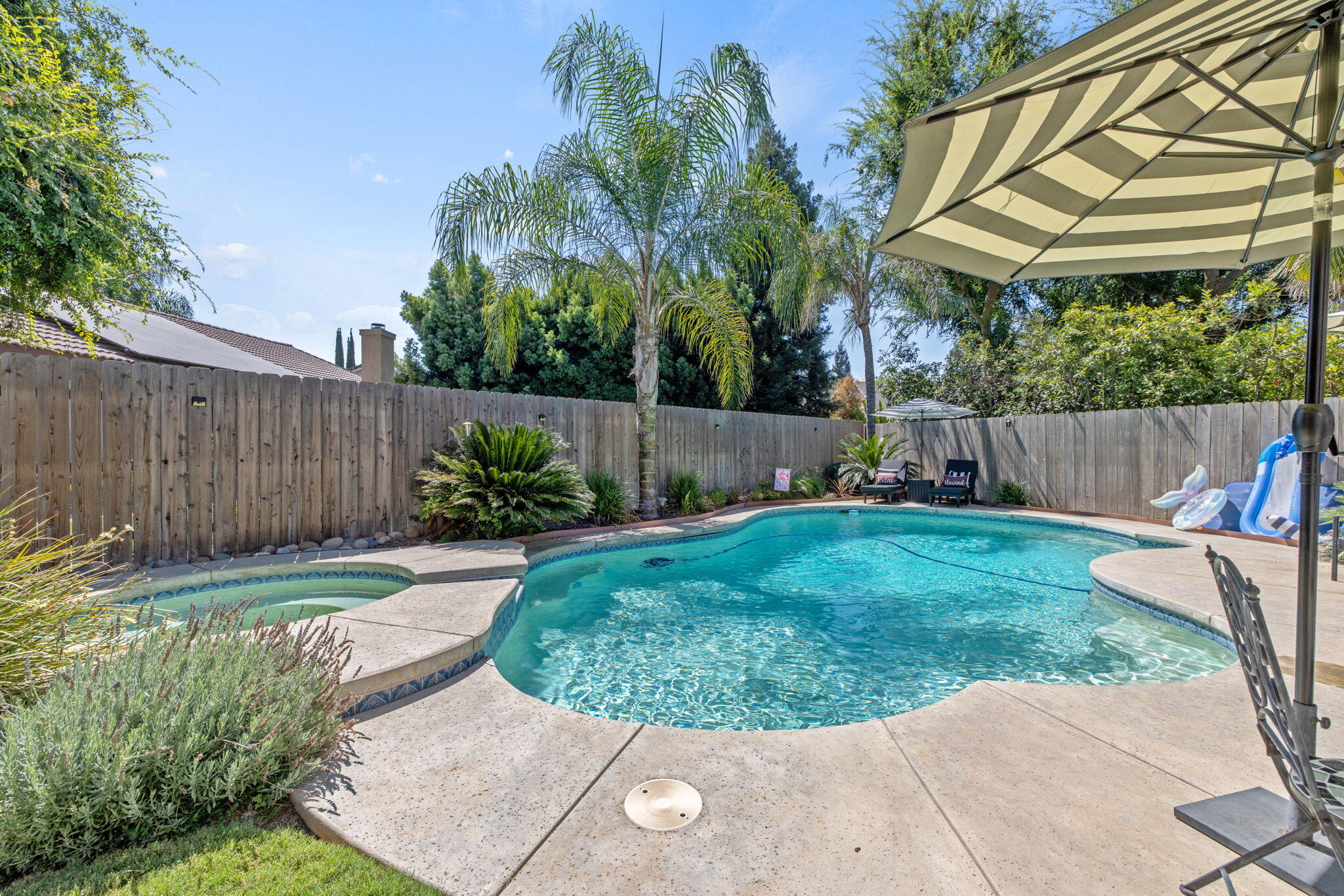 3136 S Peppertree Ct, Visalia, CA 93277