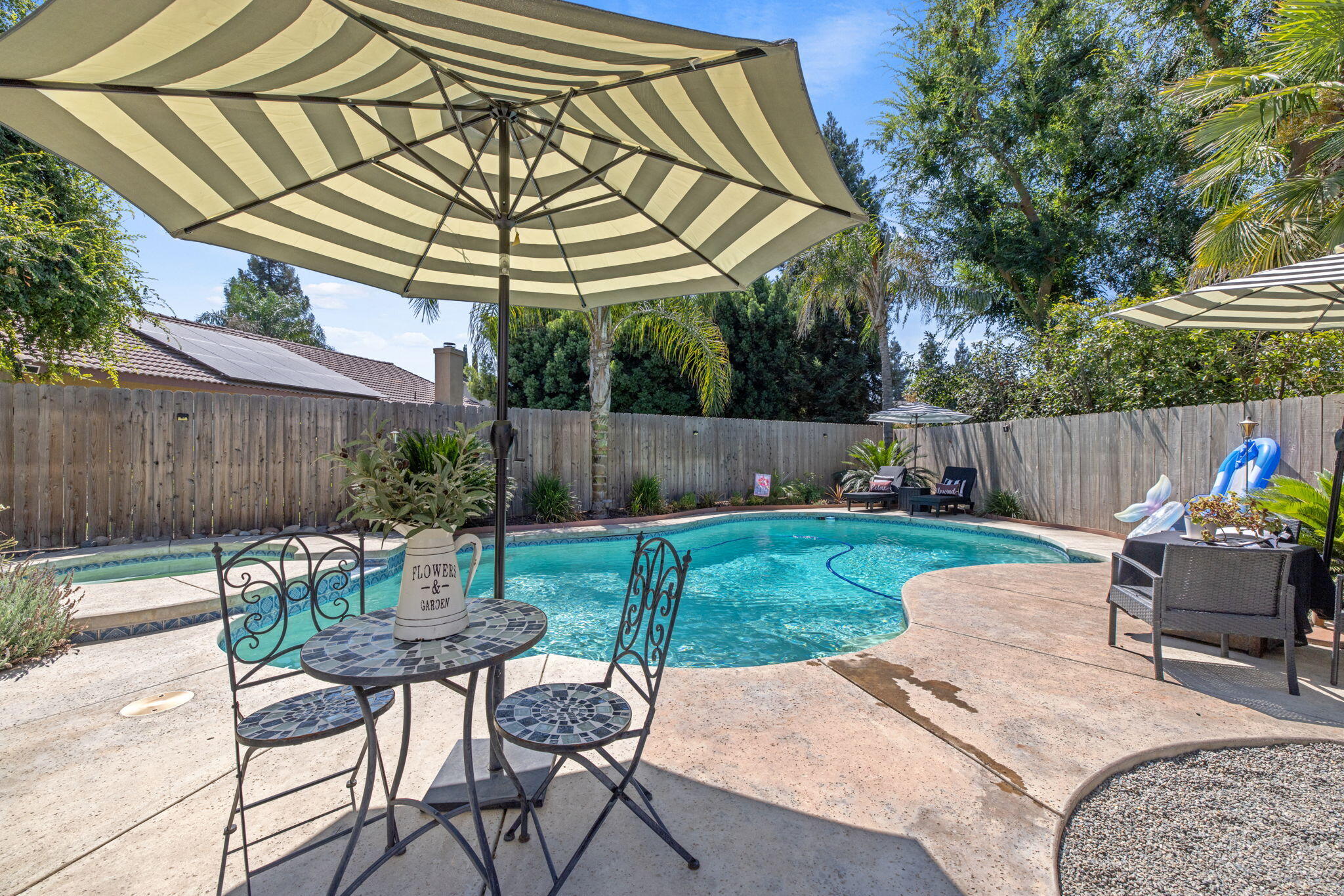 3136 S Peppertree Ct, Visalia, CA 93277