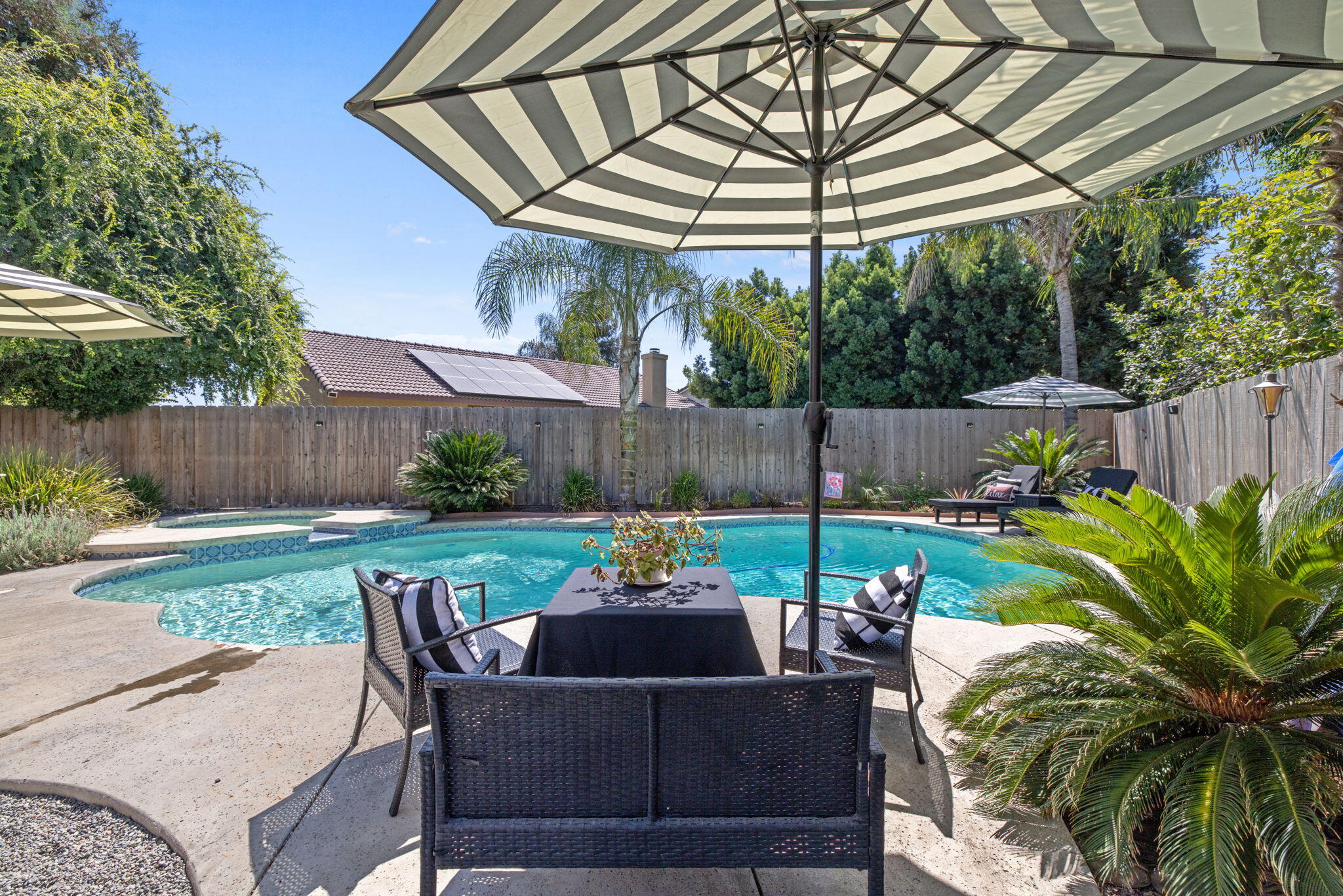3136 S Peppertree Ct, Visalia, CA 93277