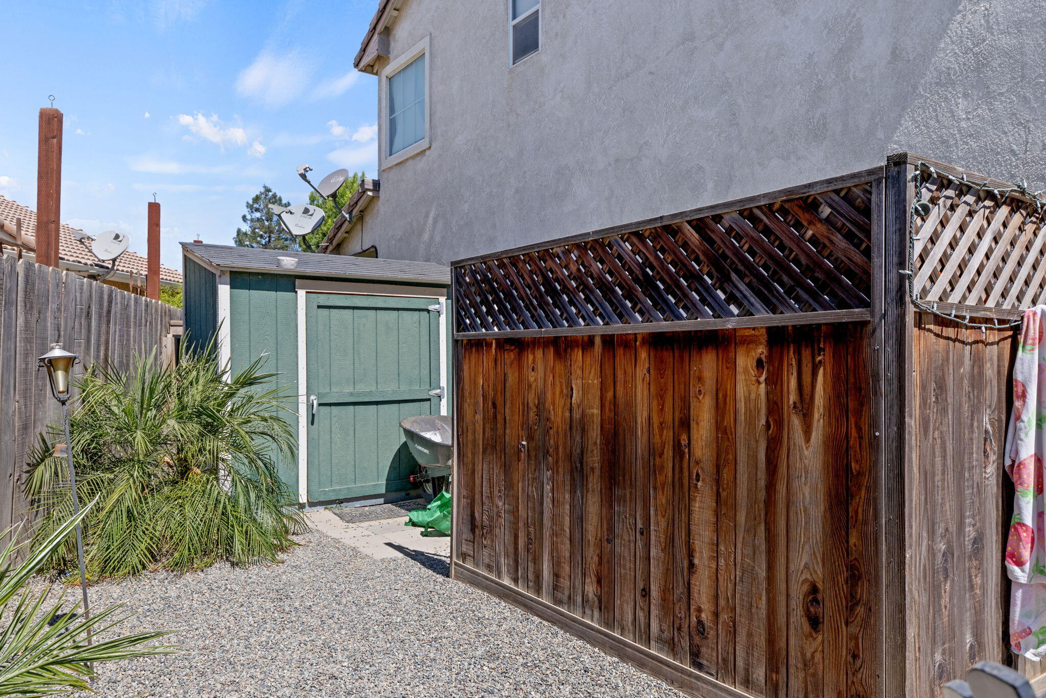 3136 S Peppertree Ct, Visalia, CA 93277