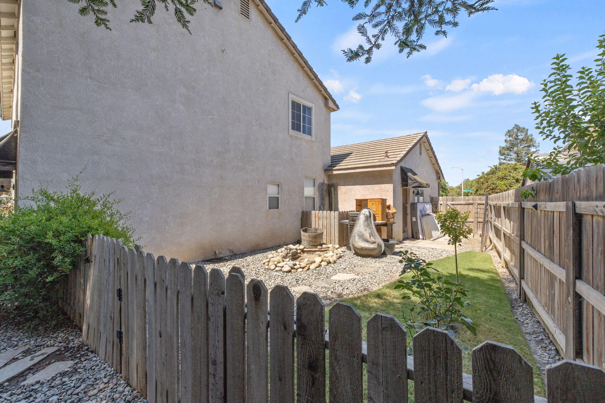 3136 S Peppertree Ct, Visalia, CA 93277