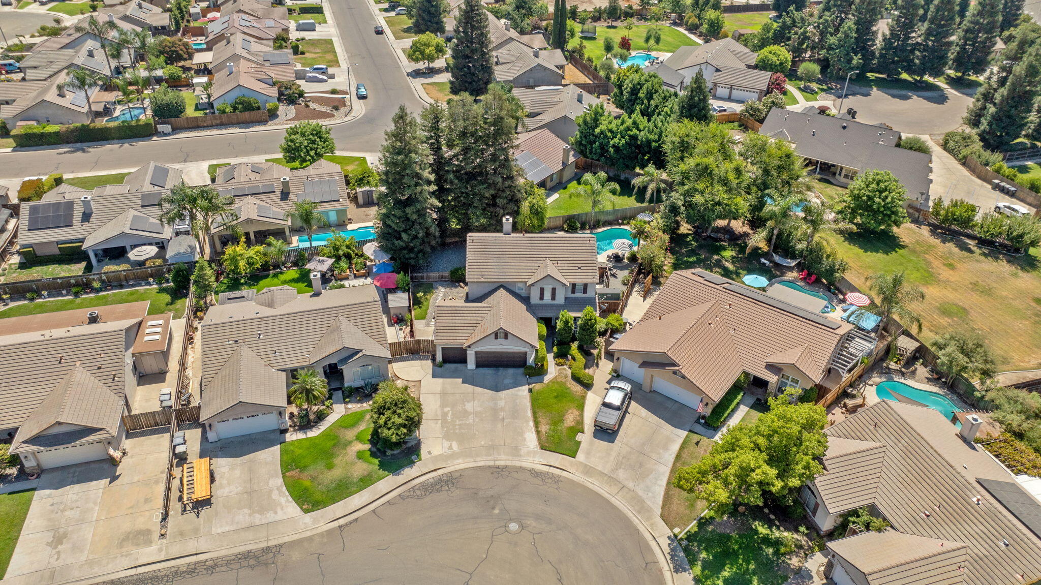 3136 S Peppertree Ct, Visalia, CA 93277