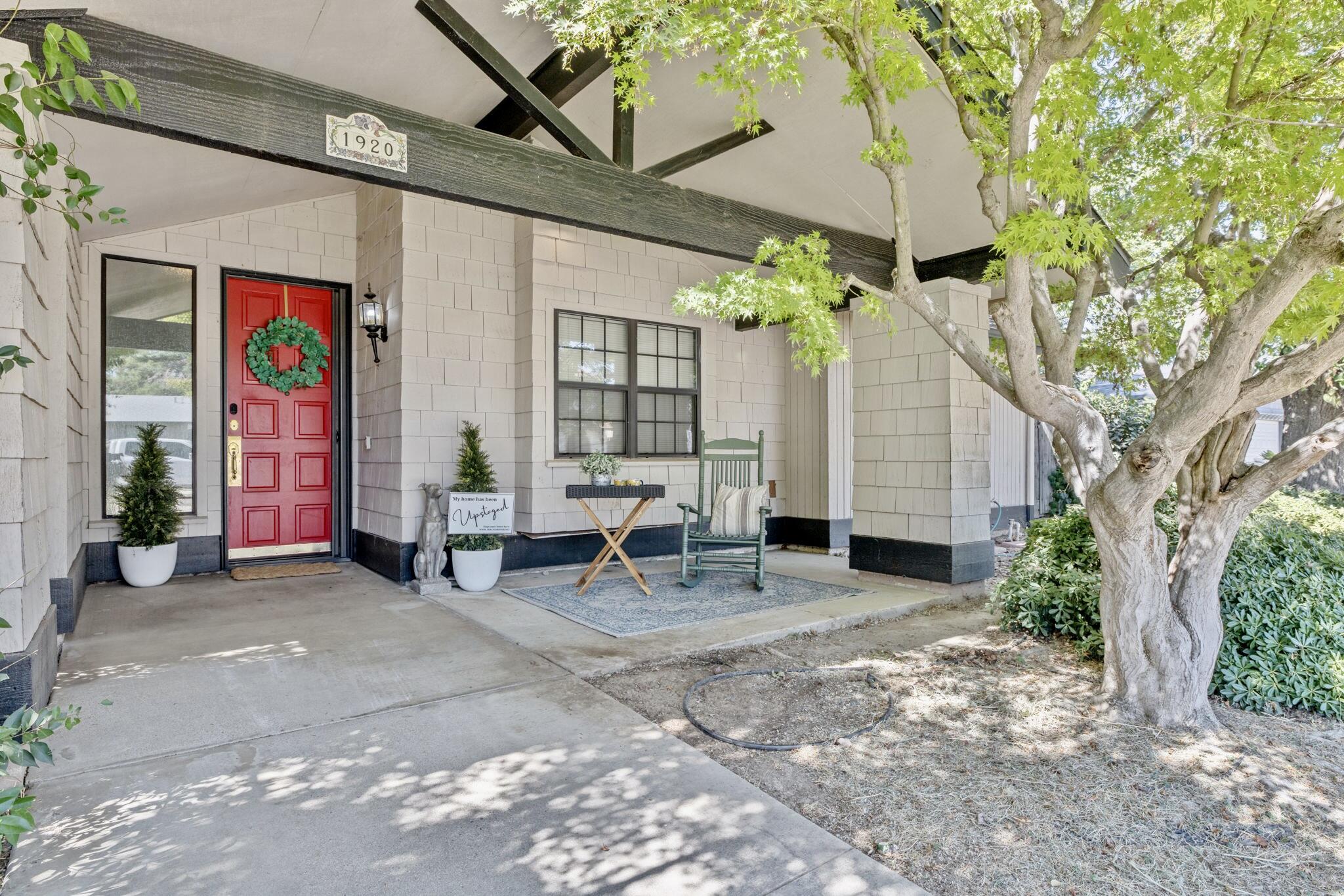 1920 E Paradise Ave, Visalia, CA 93292