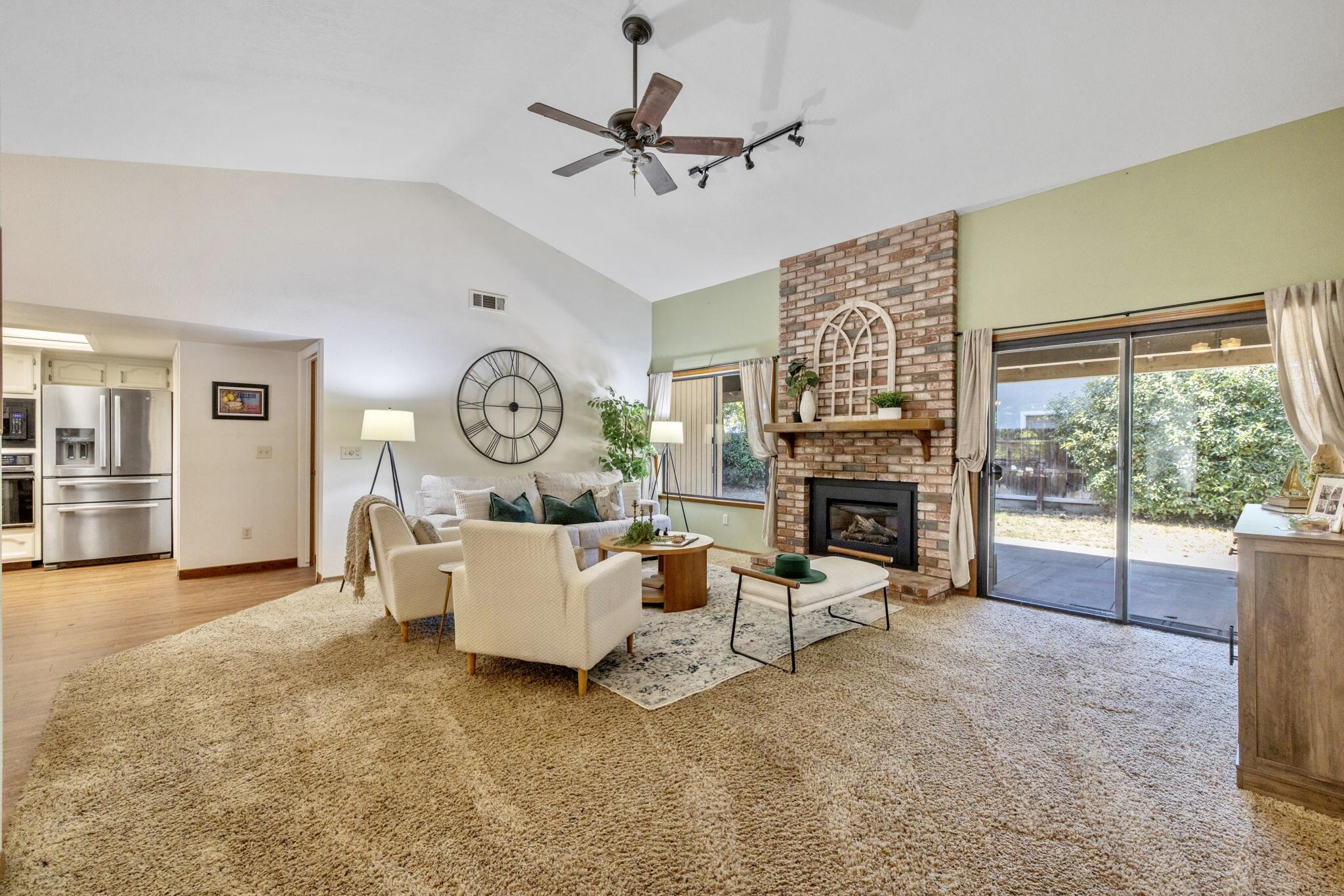 1920 E Paradise Ave, Visalia, CA 93292