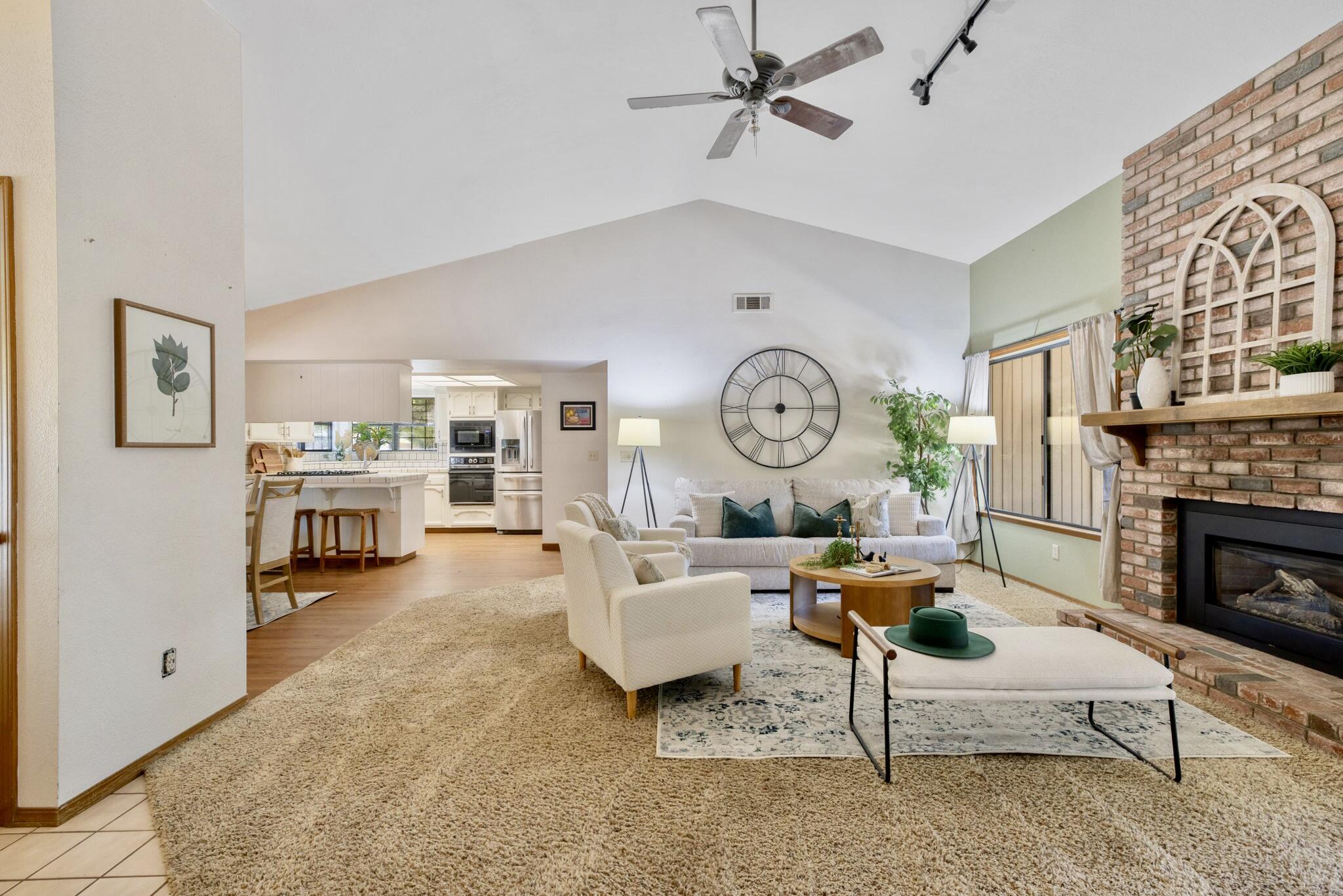 1920 E Paradise Ave, Visalia, CA 93292