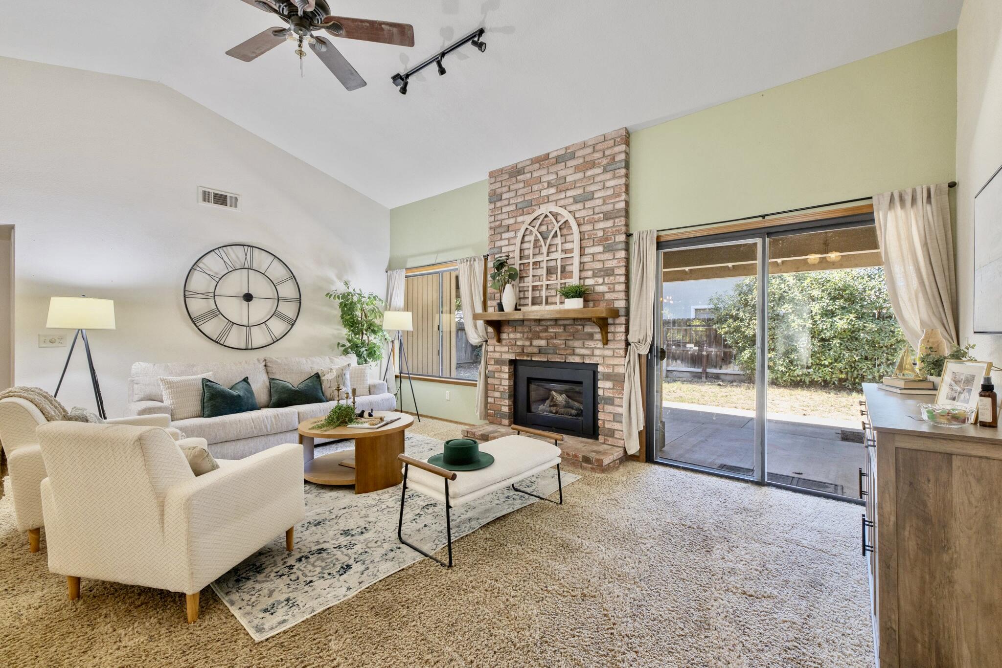 1920 E Paradise Ave, Visalia, CA 93292