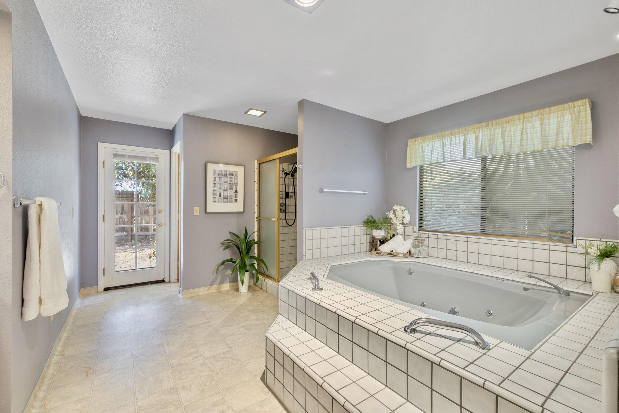 1920 E Paradise Ave, Visalia, CA 93292