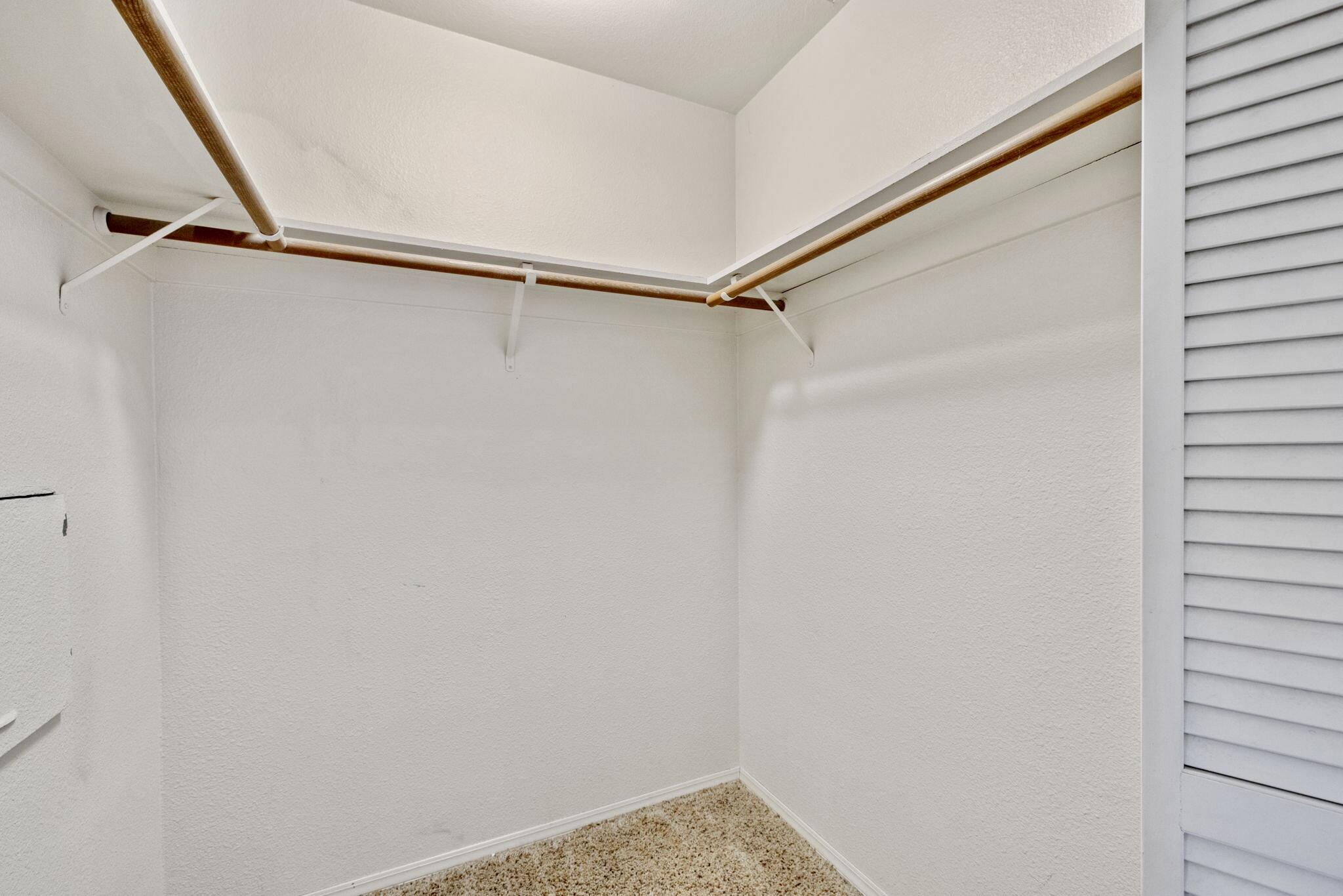 1920 E Paradise Ave, Visalia, CA 93292