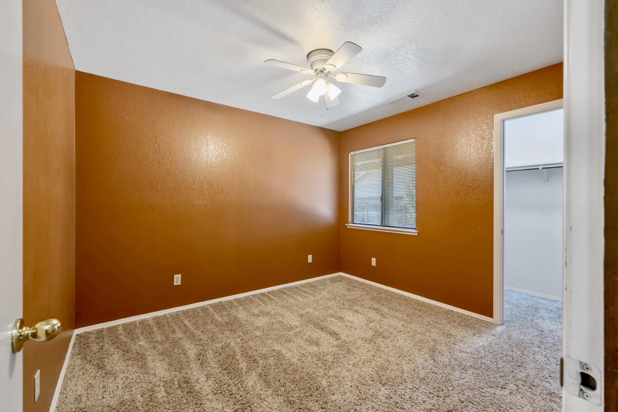 1920 E Paradise Ave, Visalia, CA 93292