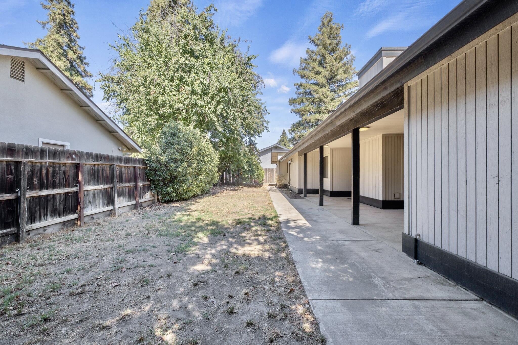 1920 E Paradise Ave, Visalia, CA 93292