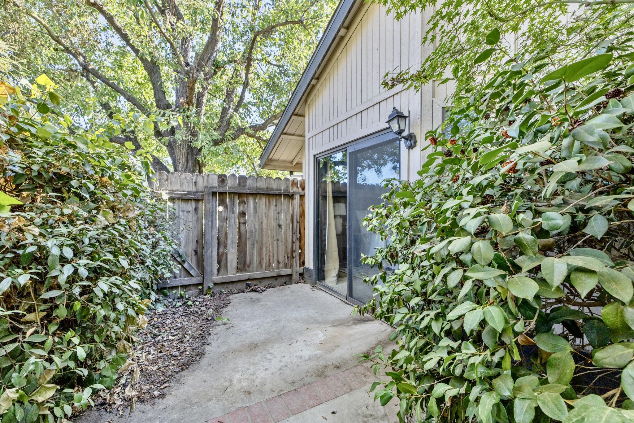 1920 E Paradise Ave, Visalia, CA 93292