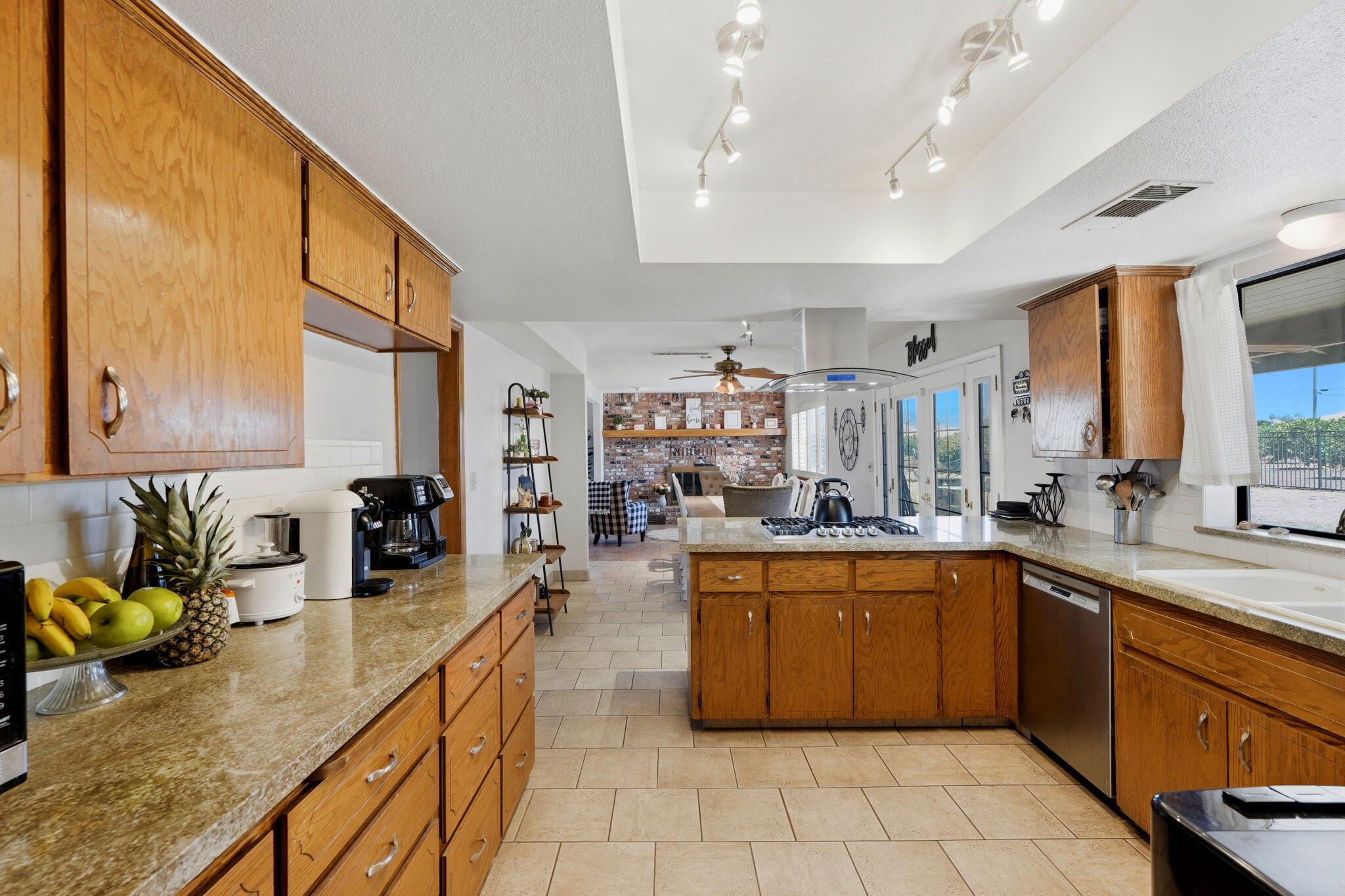 27186 Ave 140, Porterville, CA 93257