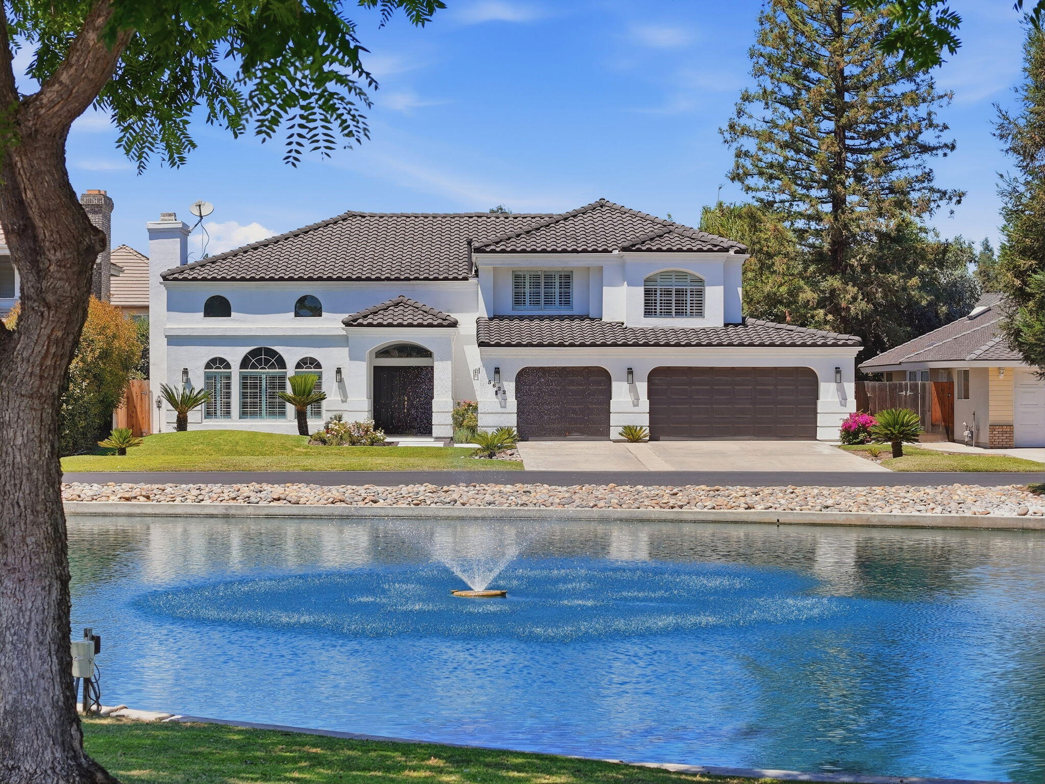 5622 W Prospect Ct, Visalia, CA 93291