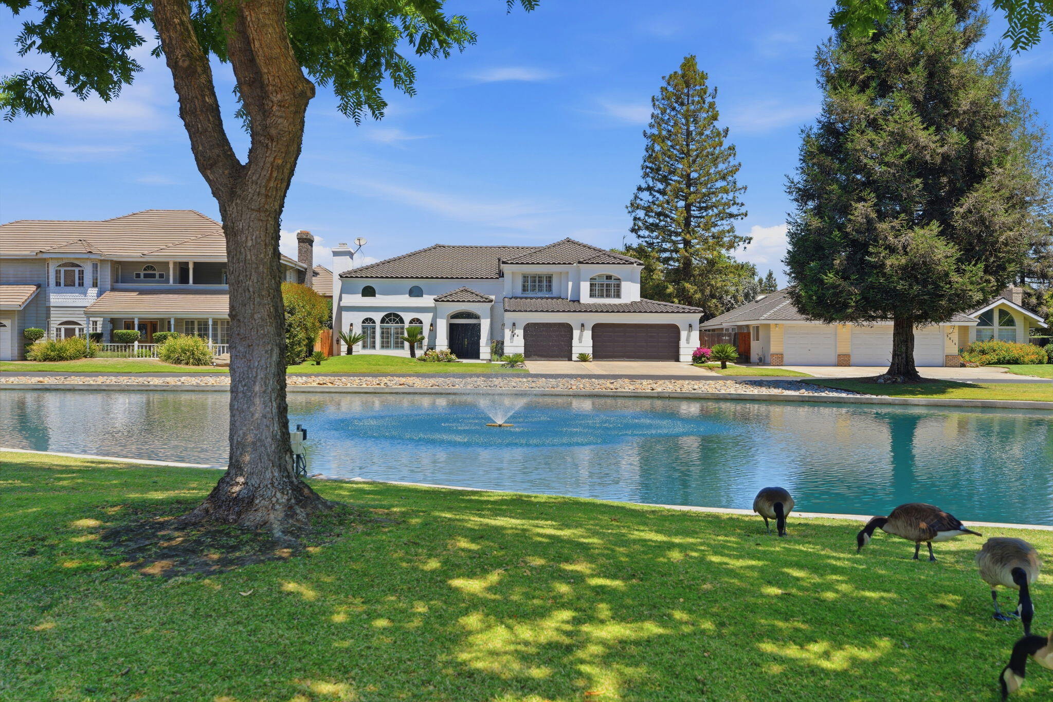 5622 W Prospect Ct, Visalia, CA 93291