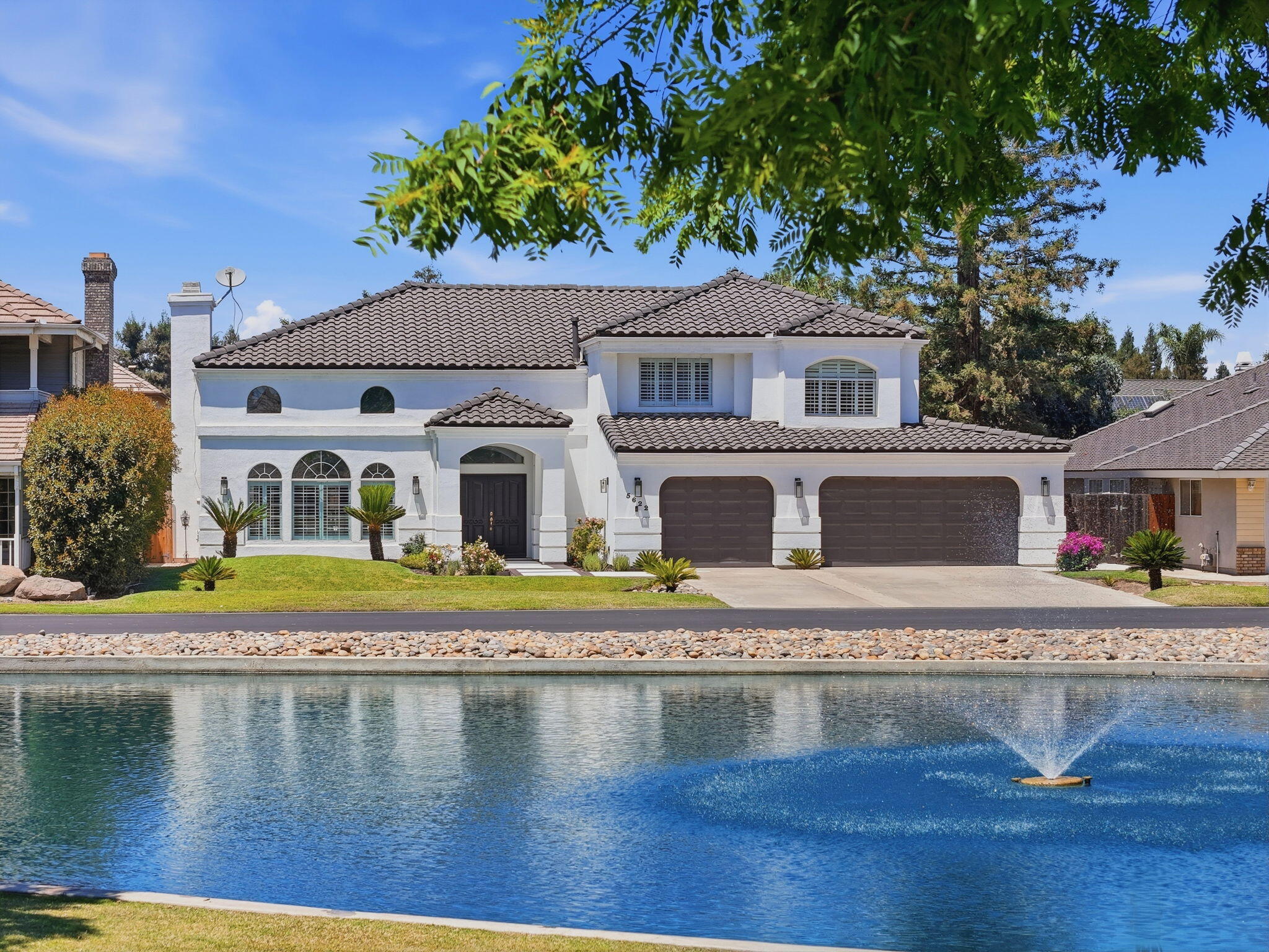 5622 W Prospect Ct, Visalia, CA 93291