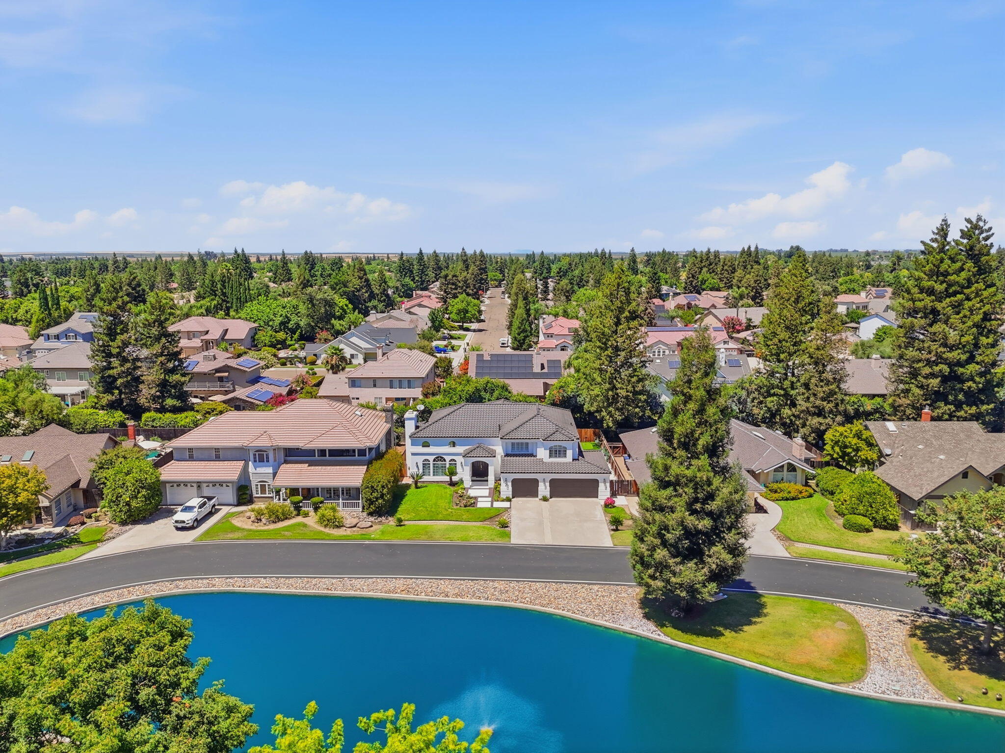 5622 W Prospect Ct, Visalia, CA 93291