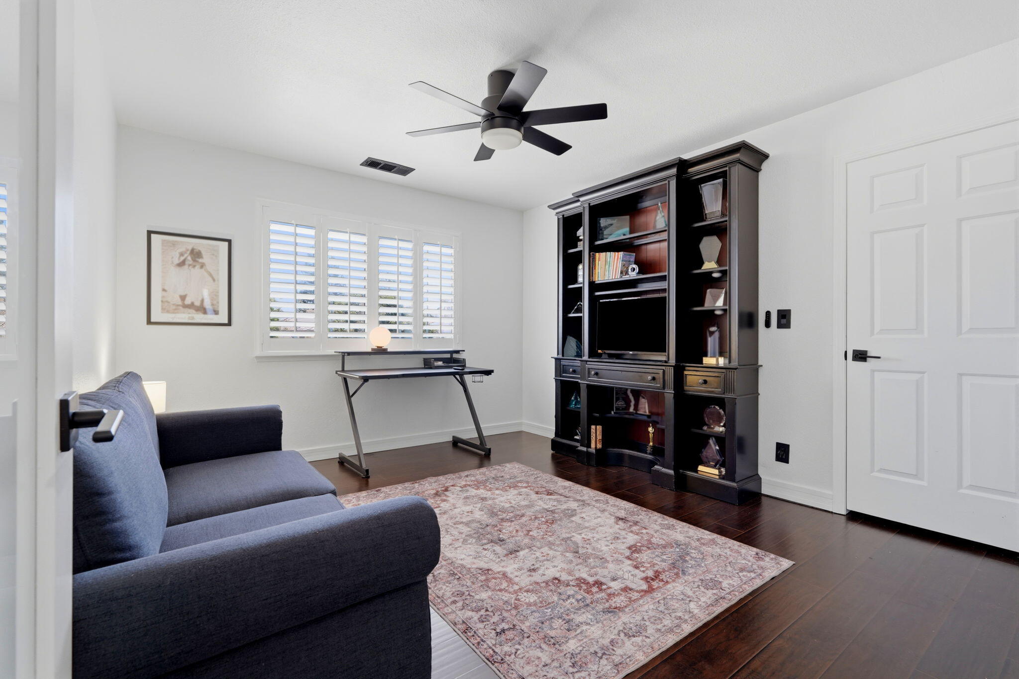 5622 W Prospect Ct, Visalia, CA 93291