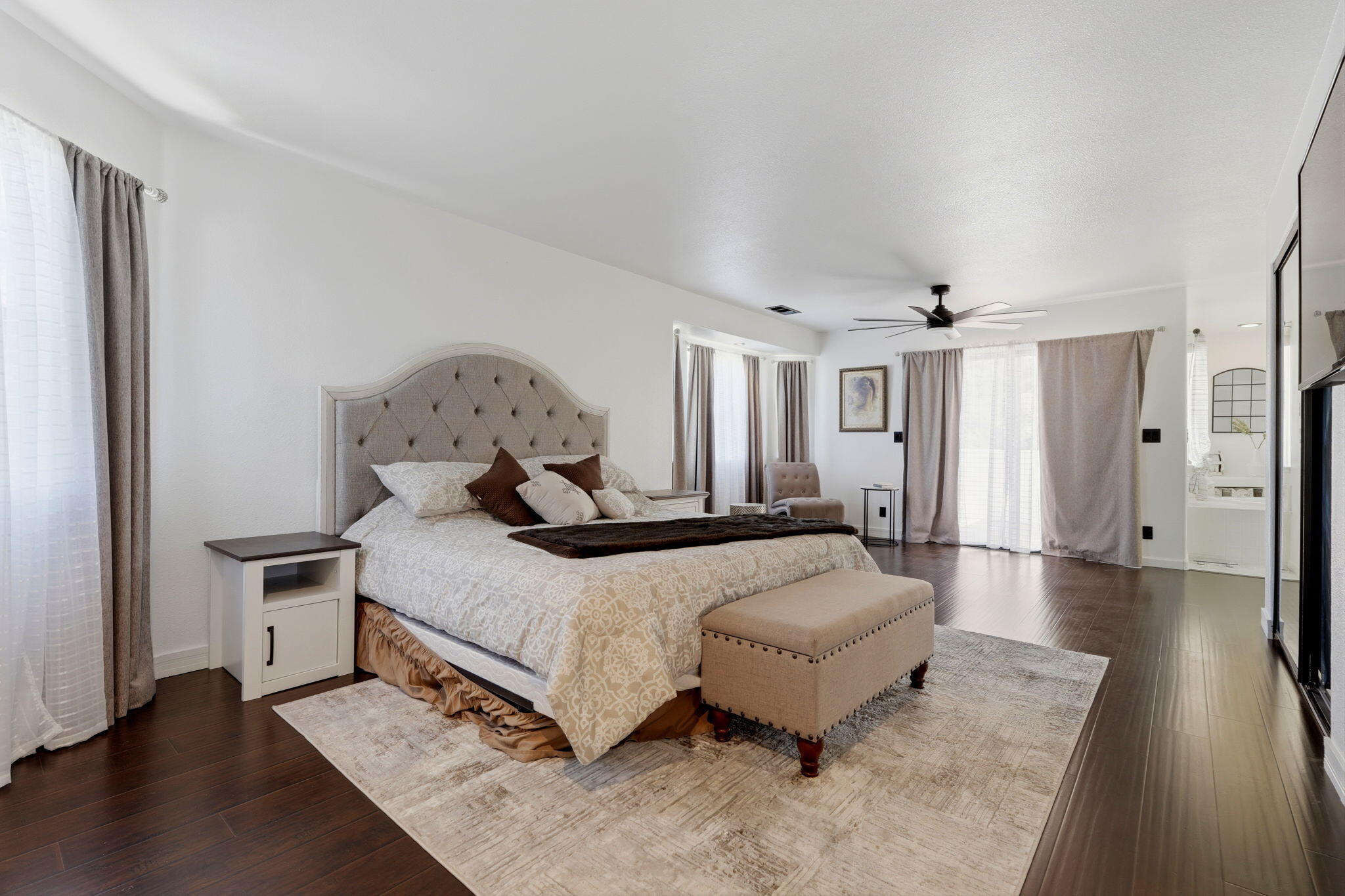 5622 W Prospect Ct, Visalia, CA 93291