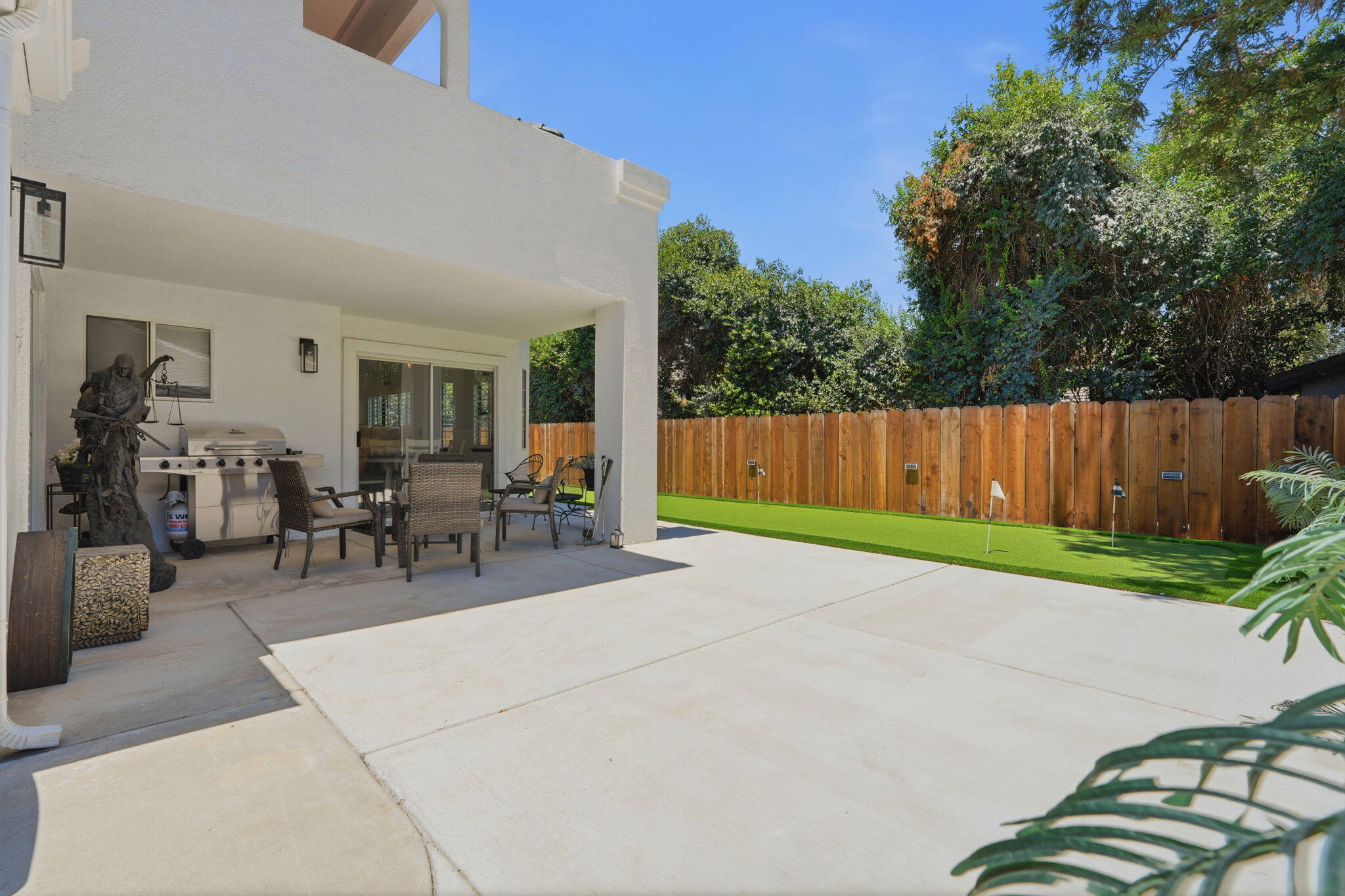 5622 W Prospect Ct, Visalia, CA 93291