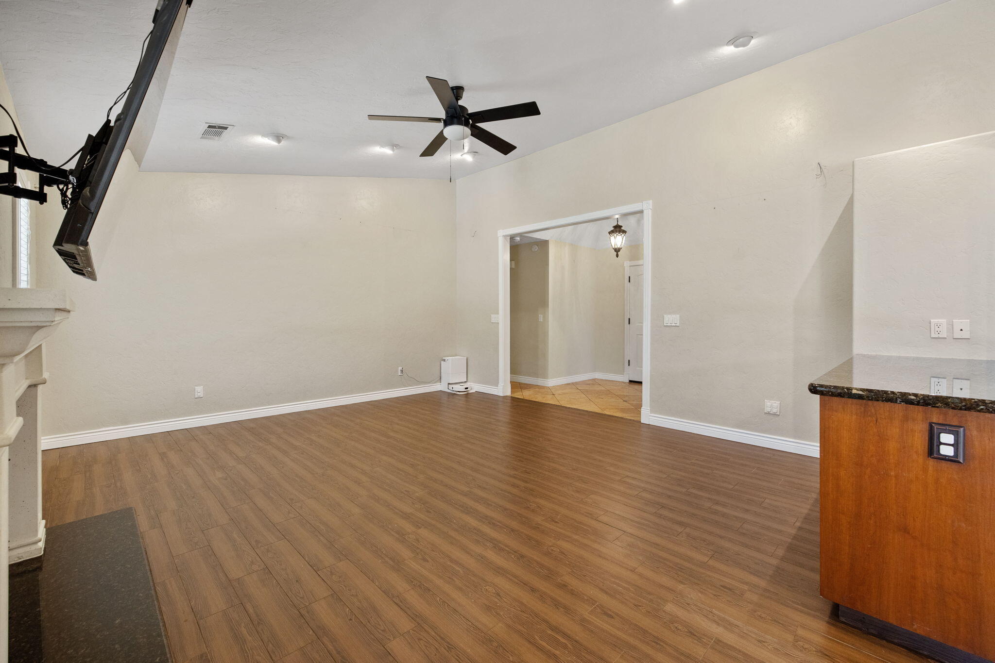 2175 Beechwood Ct, Hanford, CA 93230