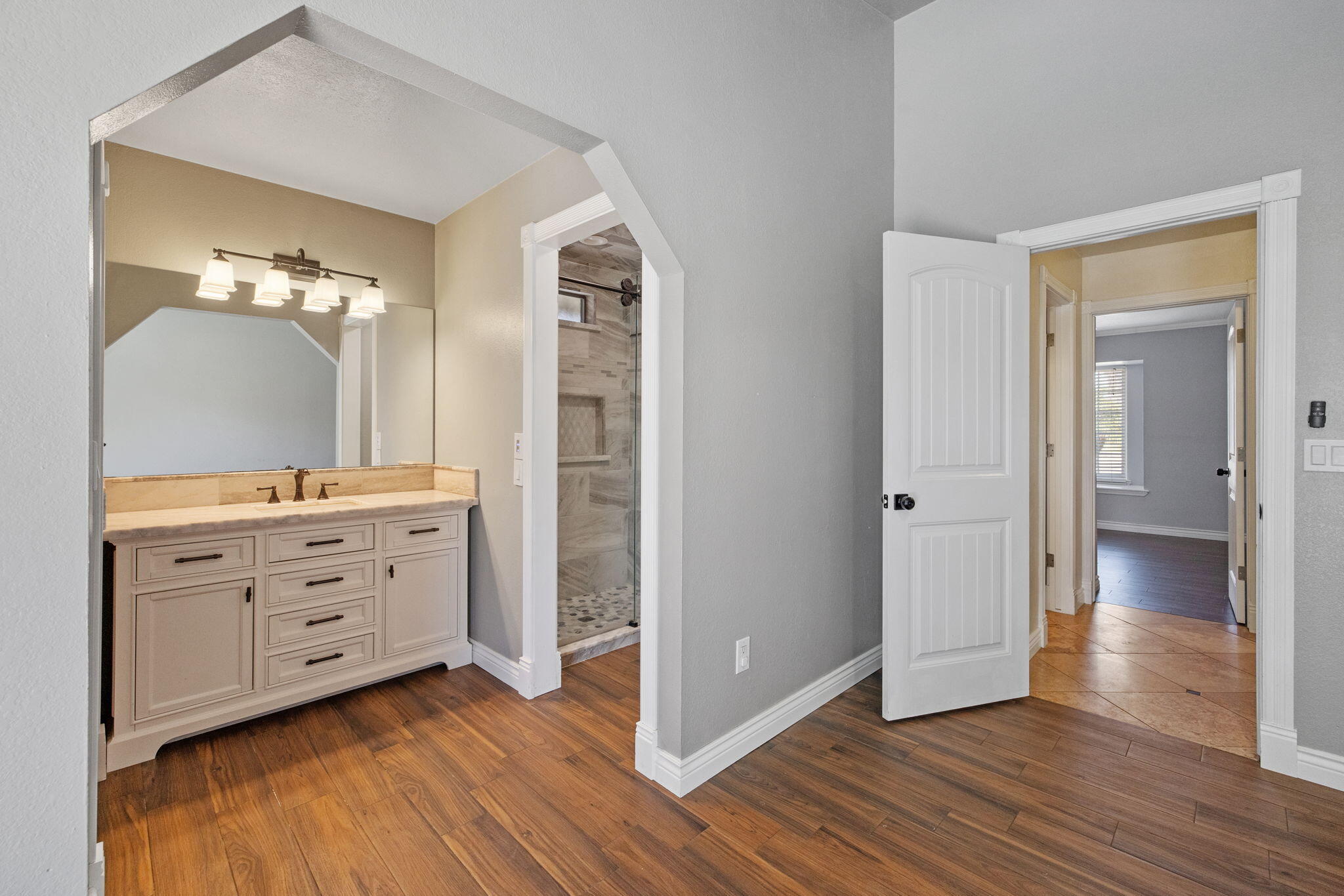 2175 Beechwood Ct, Hanford, CA 93230