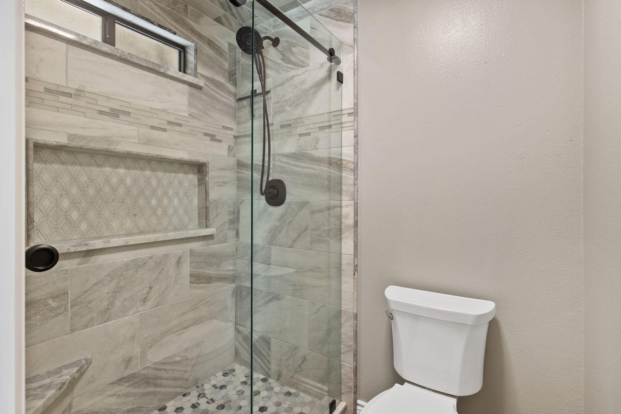2175 Beechwood Ct, Hanford, CA 93230