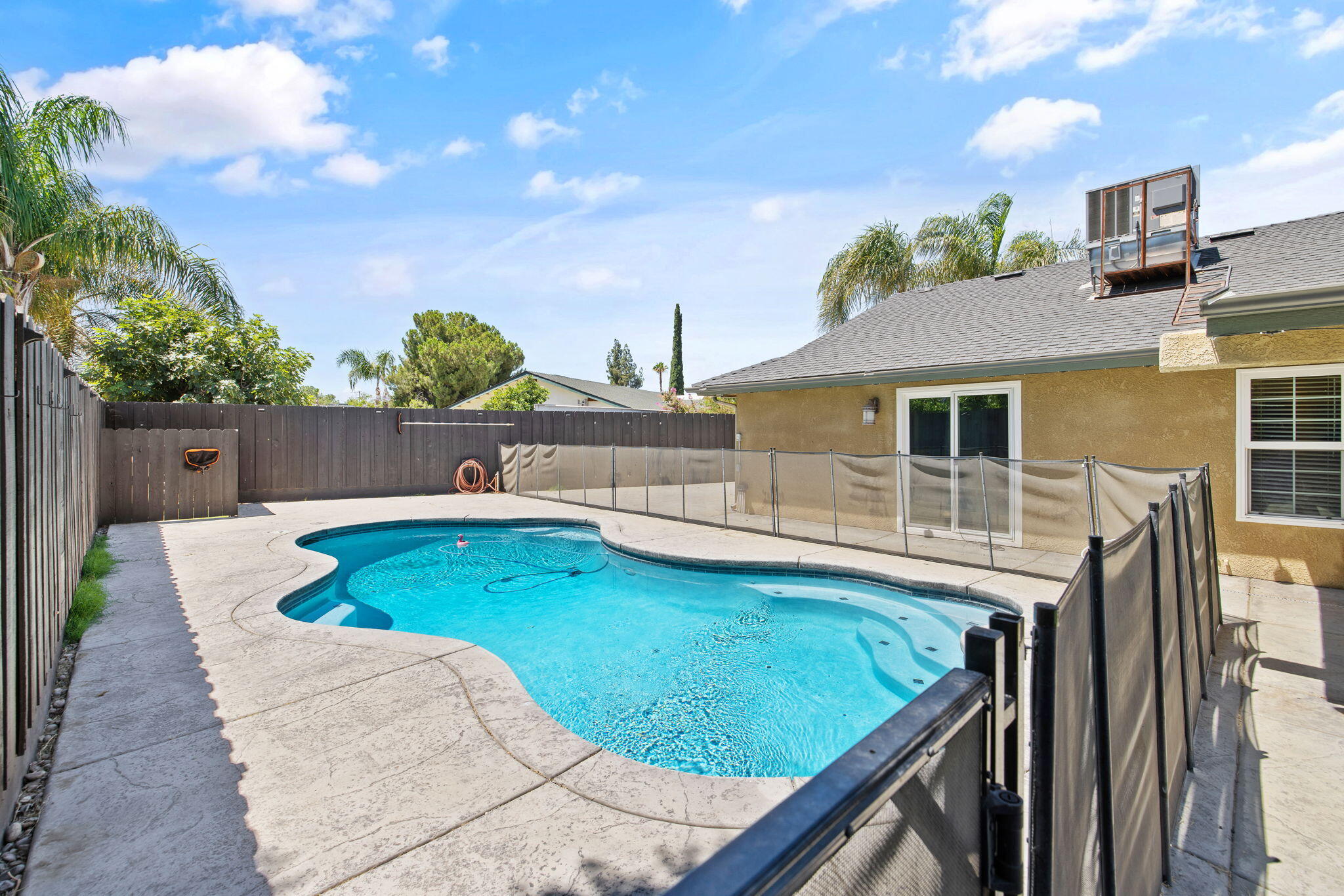 2175 Beechwood Ct, Hanford, CA 93230