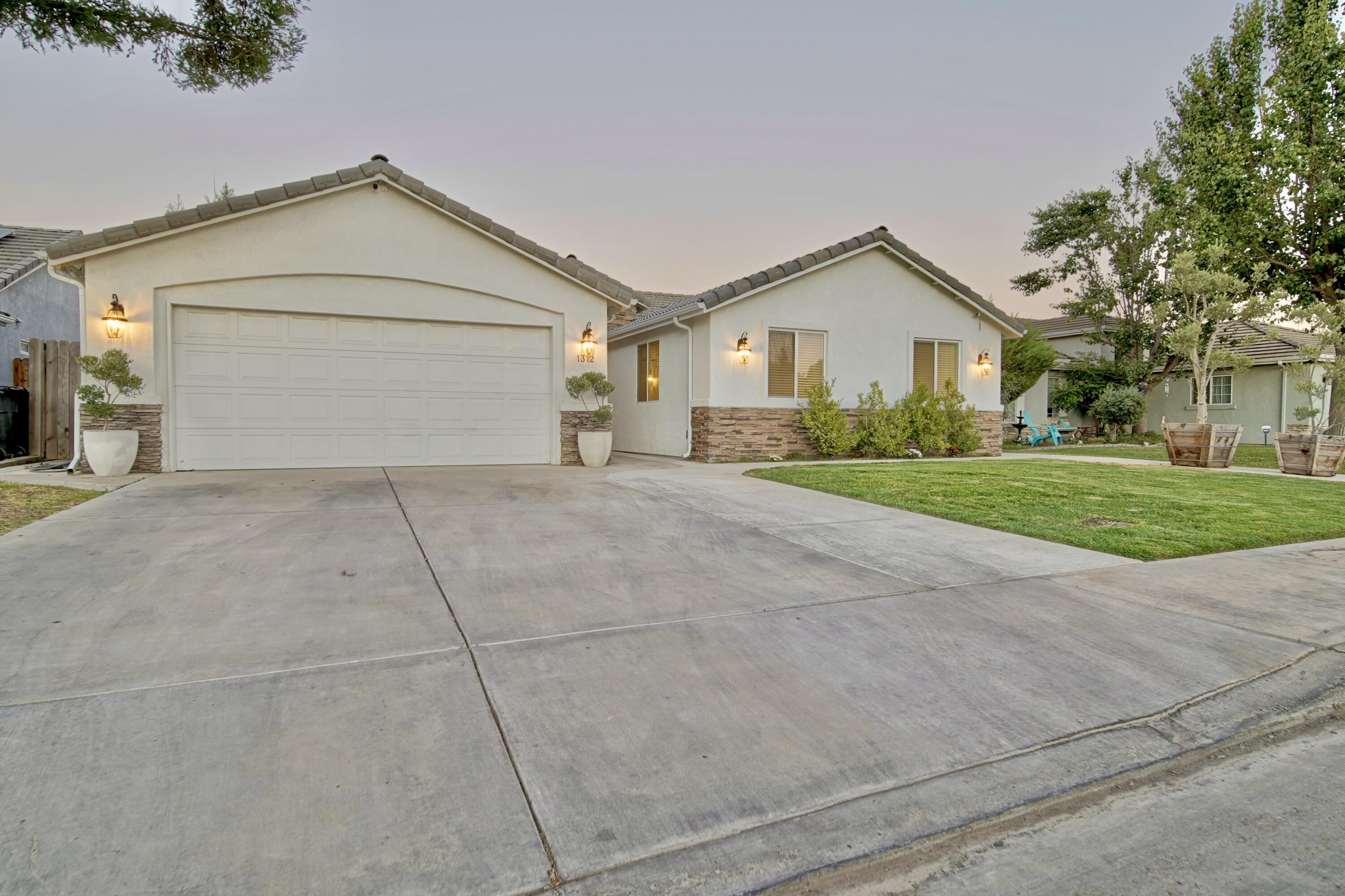1312 N York St, Porterville, CA 93257