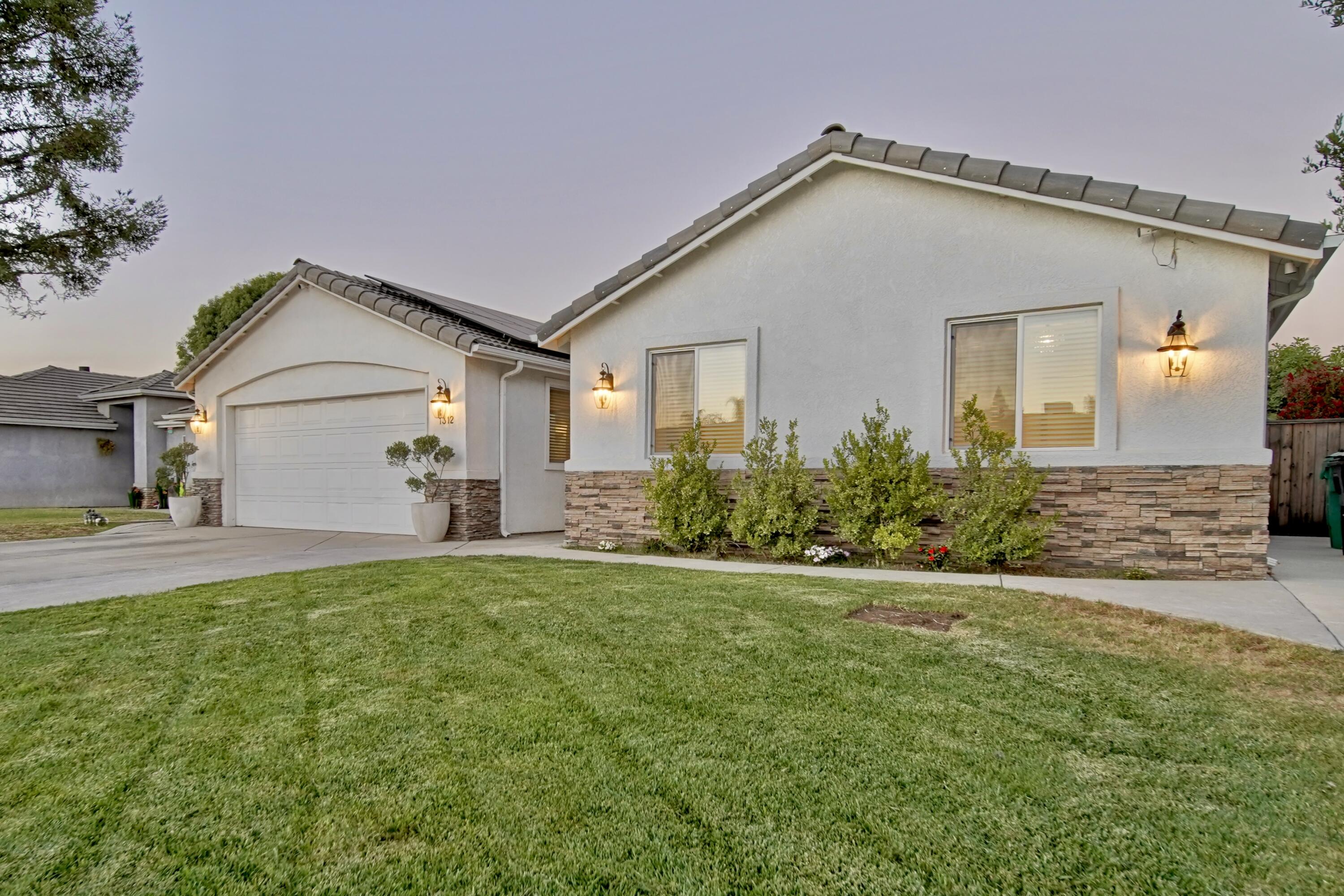 1312 N York St, Porterville, CA 93257