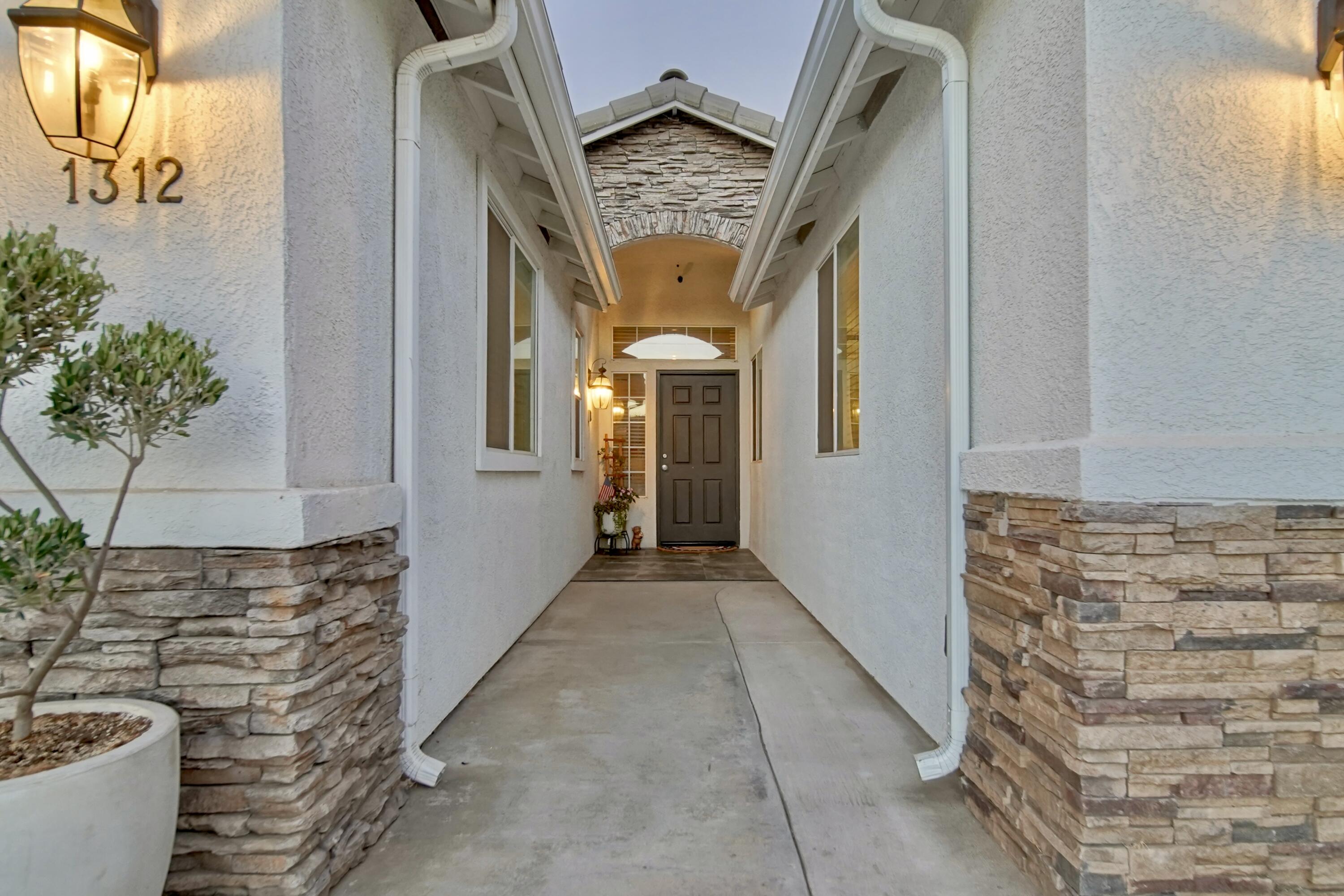 1312 N York St, Porterville, CA 93257