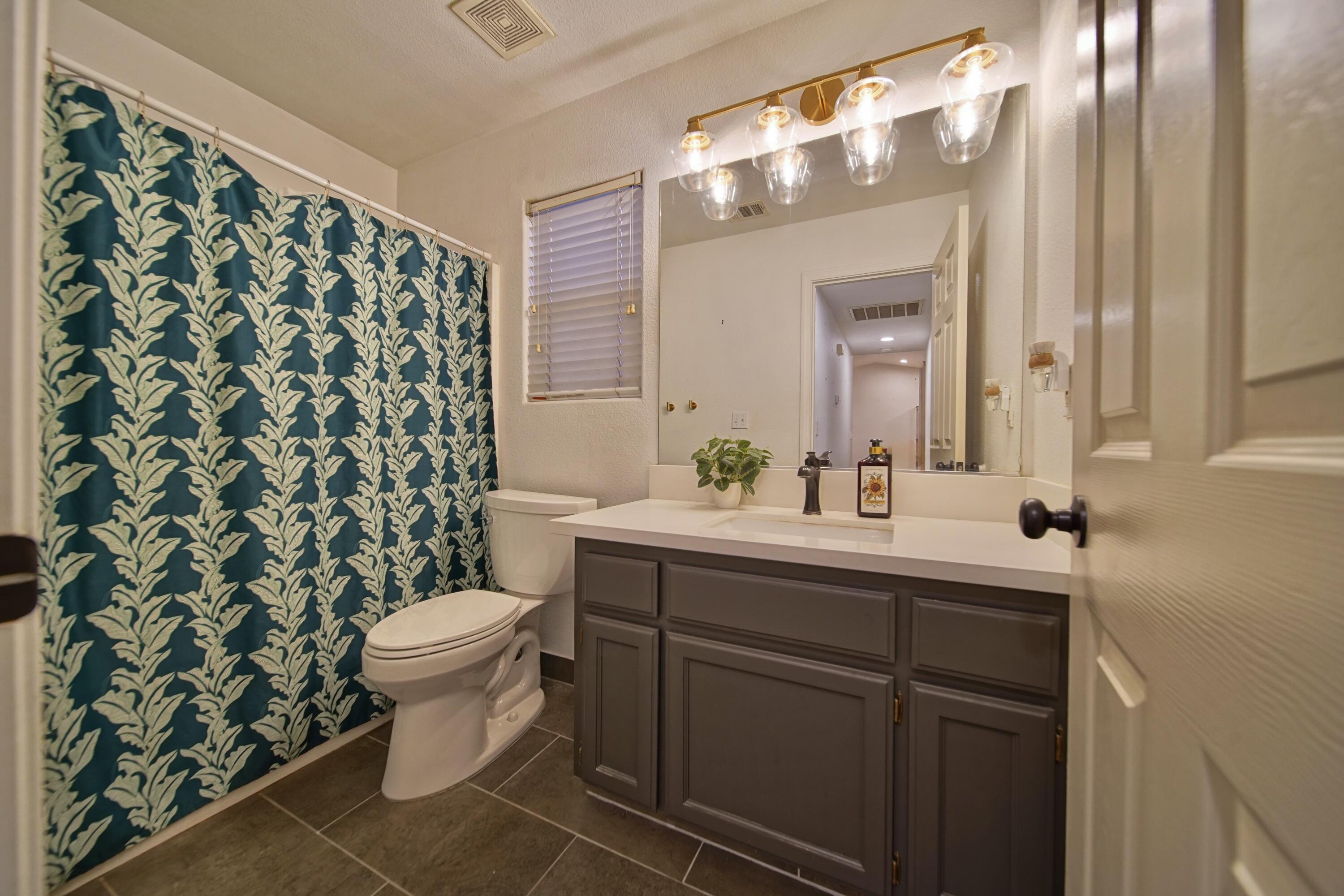 1312 N York St, Porterville, CA 93257