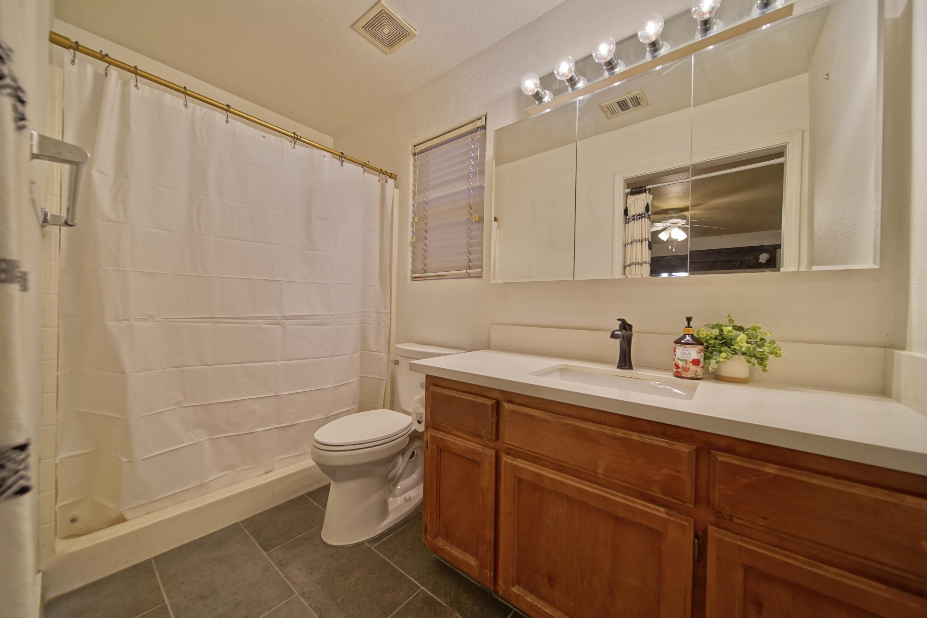 1312 N York St, Porterville, CA 93257