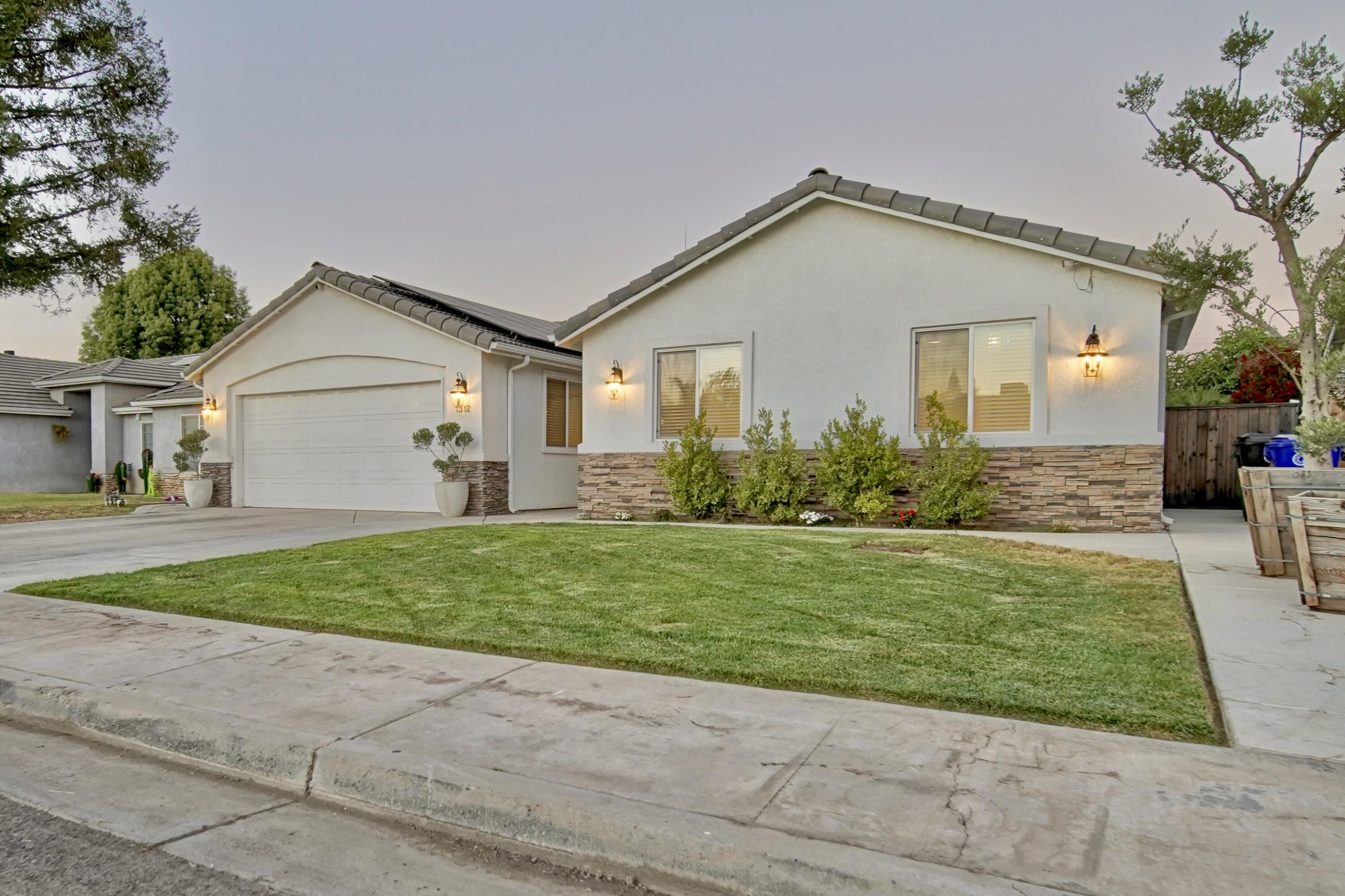 1312 N York St, Porterville, CA 93257