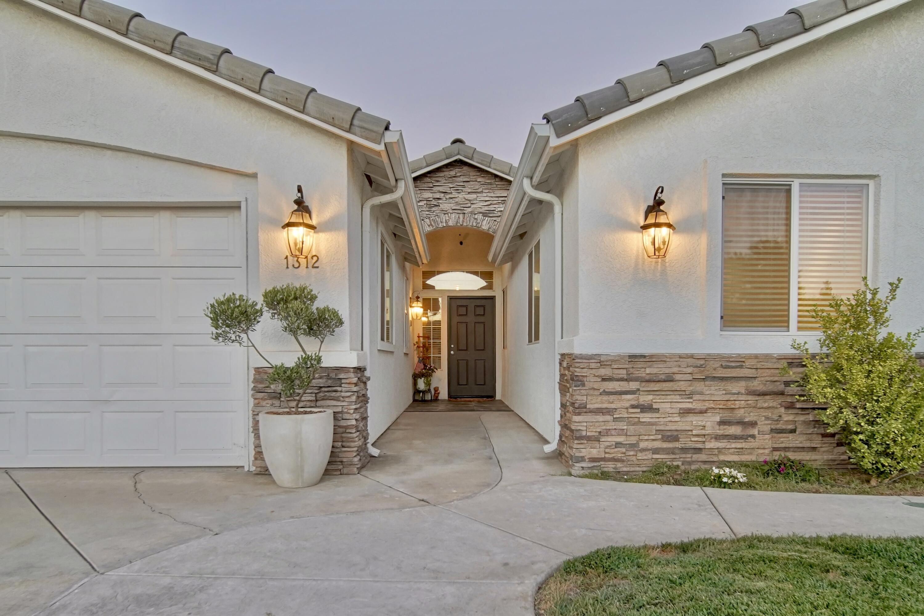 1312 N York St, Porterville, CA 93257