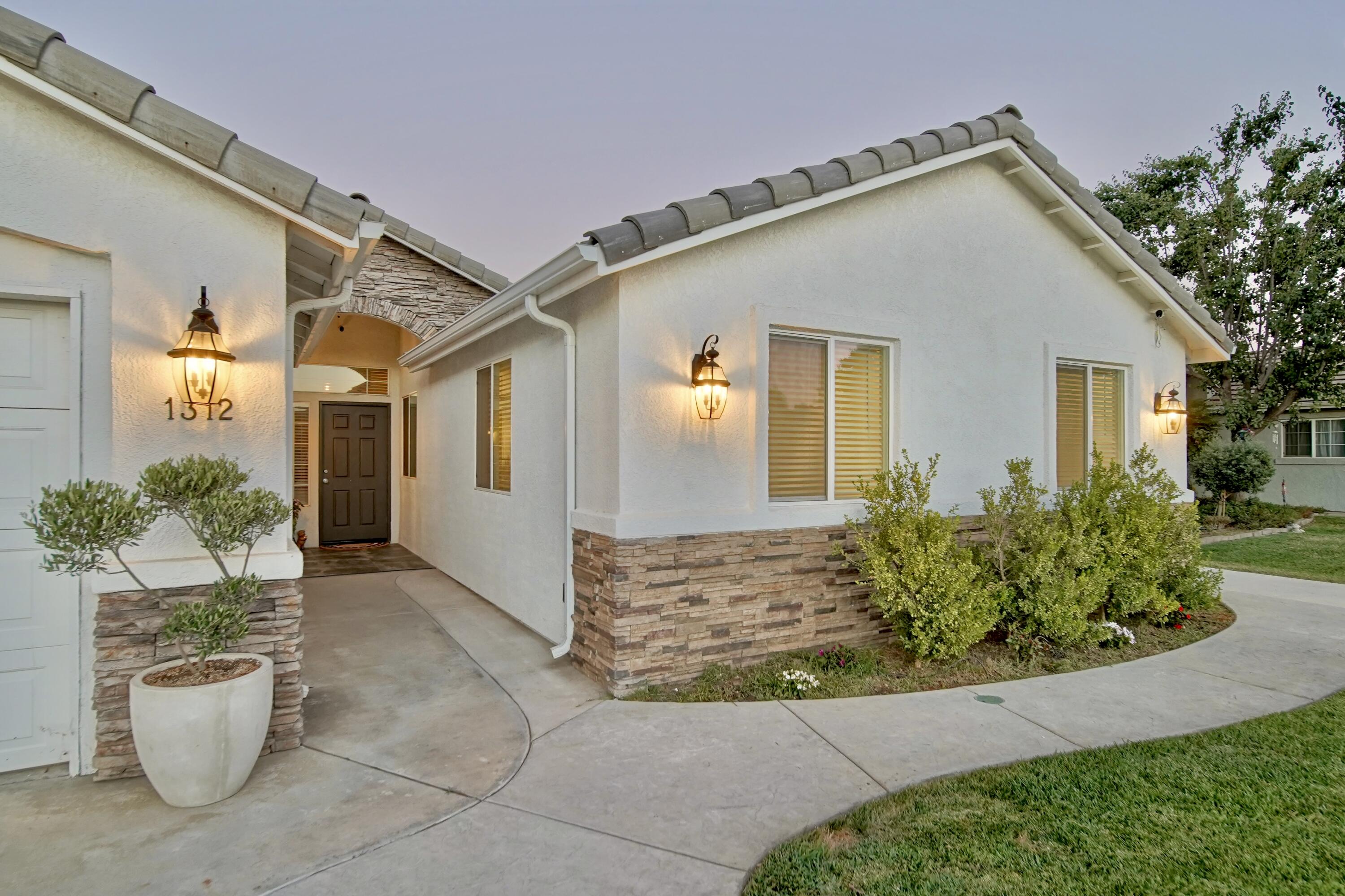 1312 N York St, Porterville, CA 93257