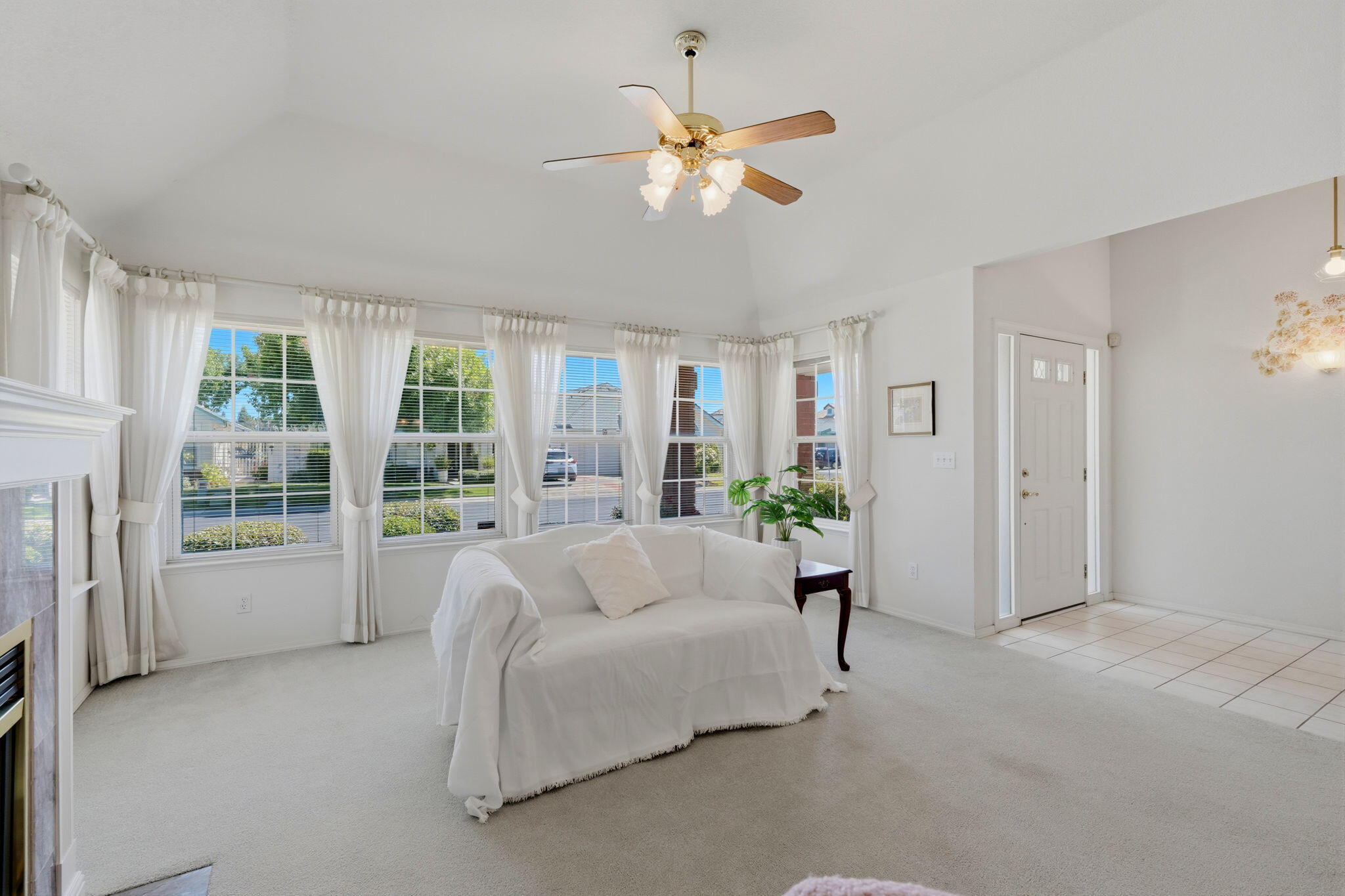 1646 E Morningstar Ln, Fresno, CA 93720