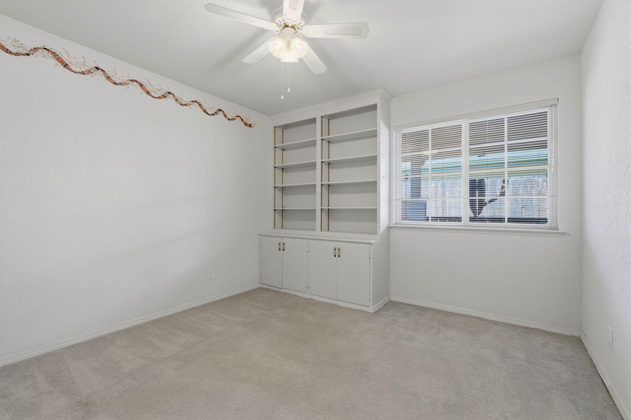 1646 E Morningstar Ln, Fresno, CA 93720