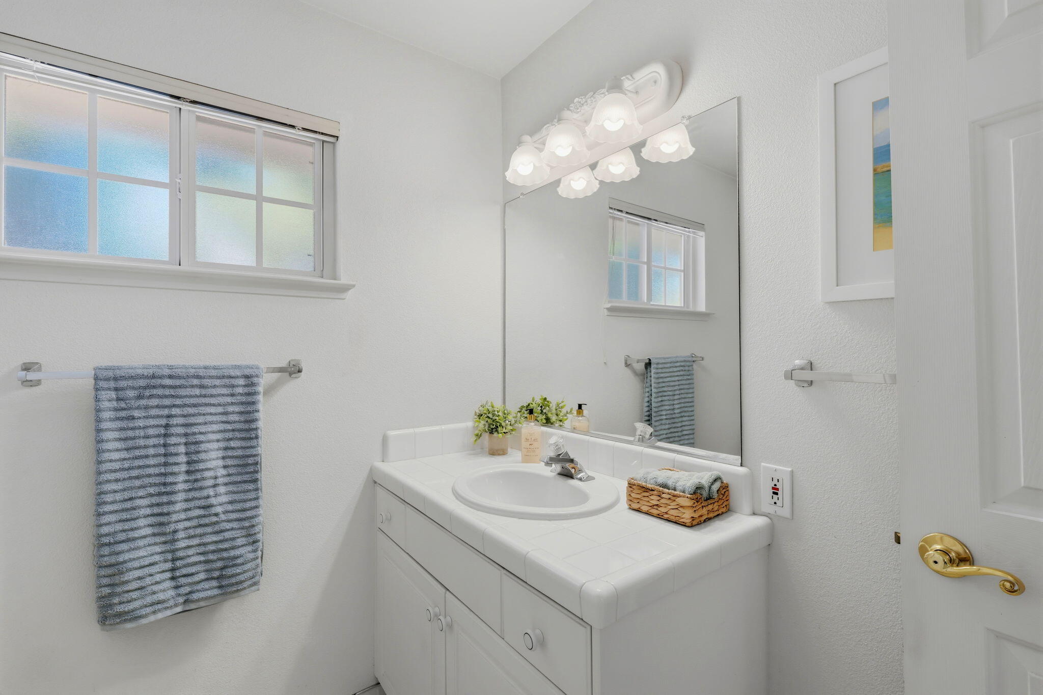 1646 E Morningstar Ln, Fresno, CA 93720